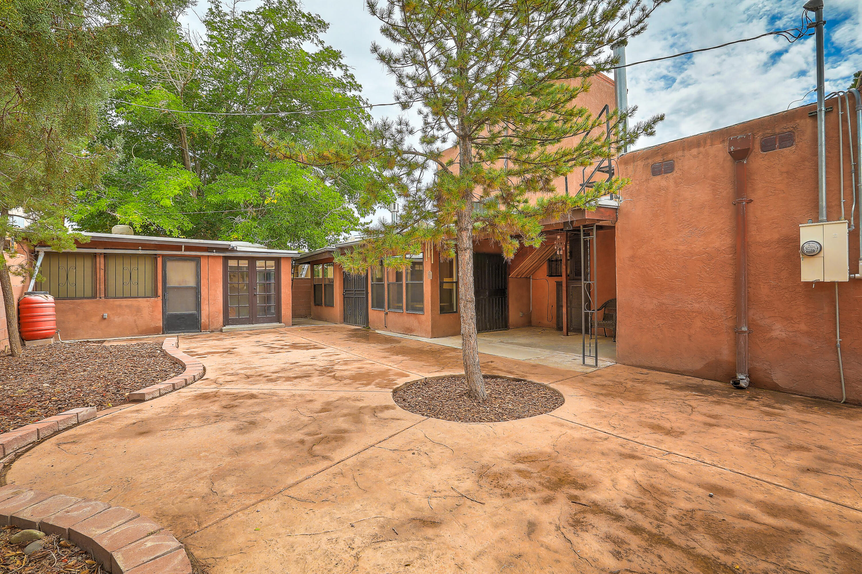 1307 CLAIRE Court NW