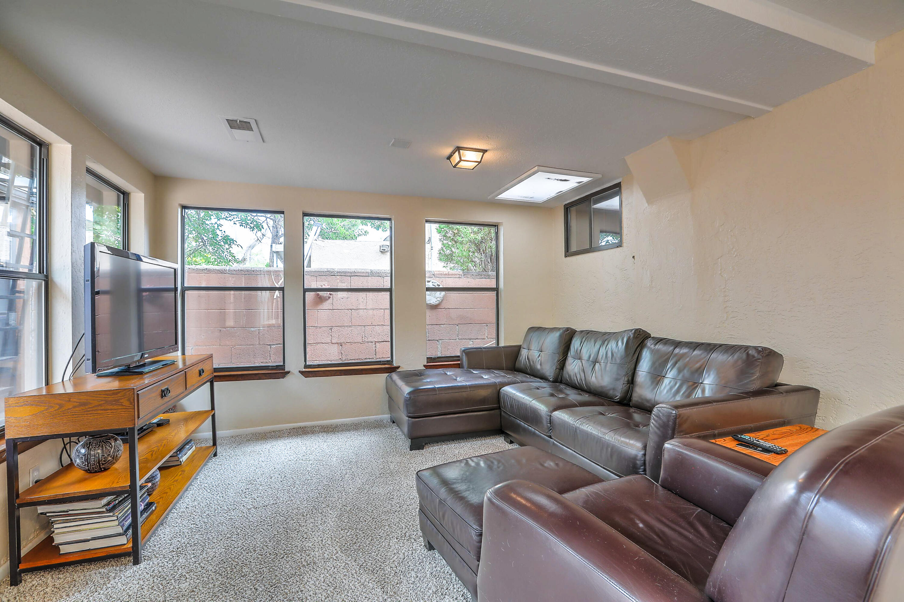 1307 CLAIRE Court NW