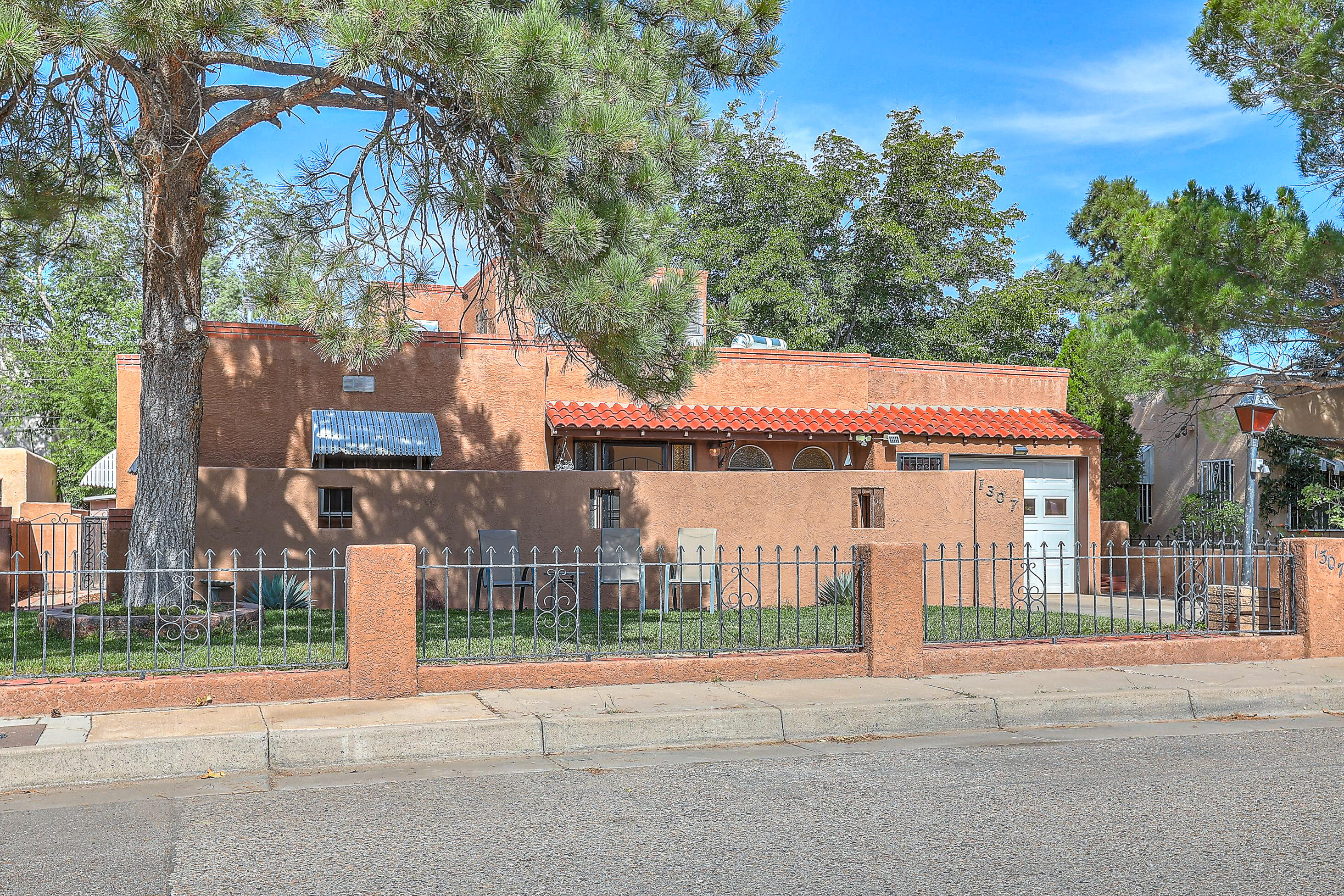 1307 CLAIRE Court NW