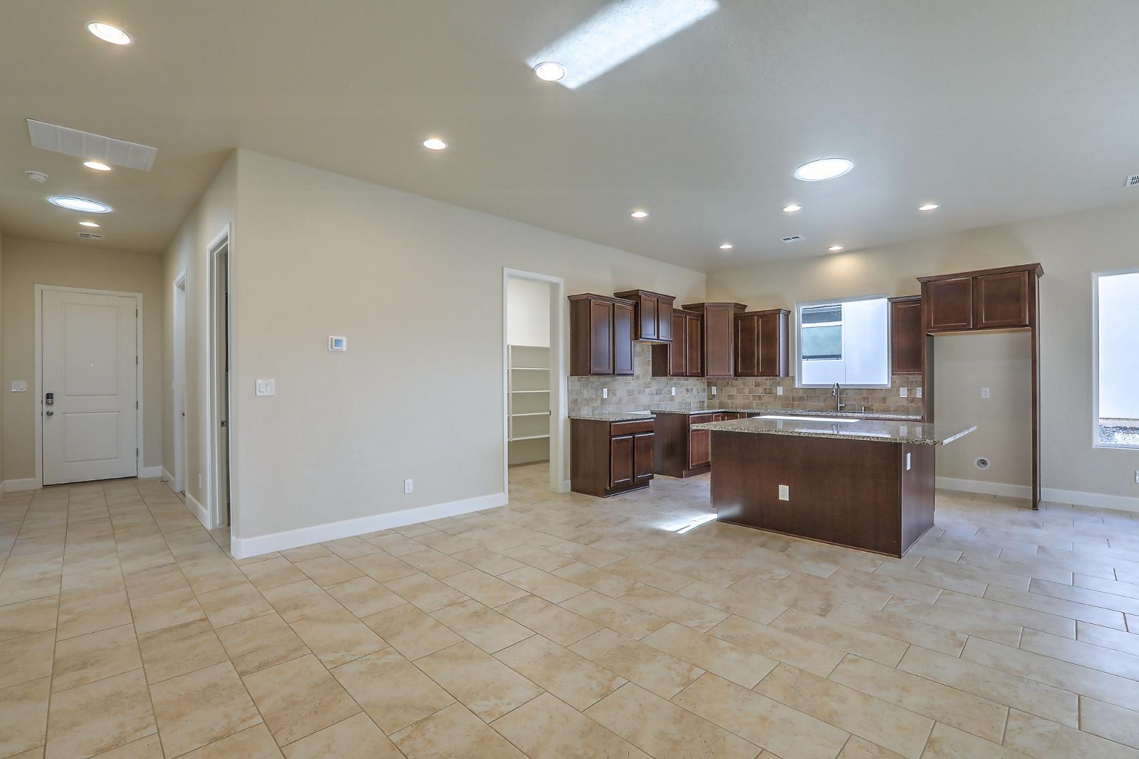6821 Cleary Loop NE