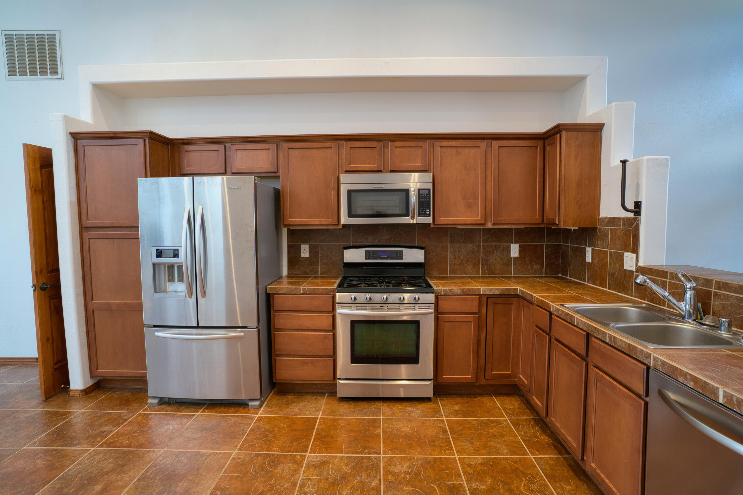 303 DENNIS Drive NE