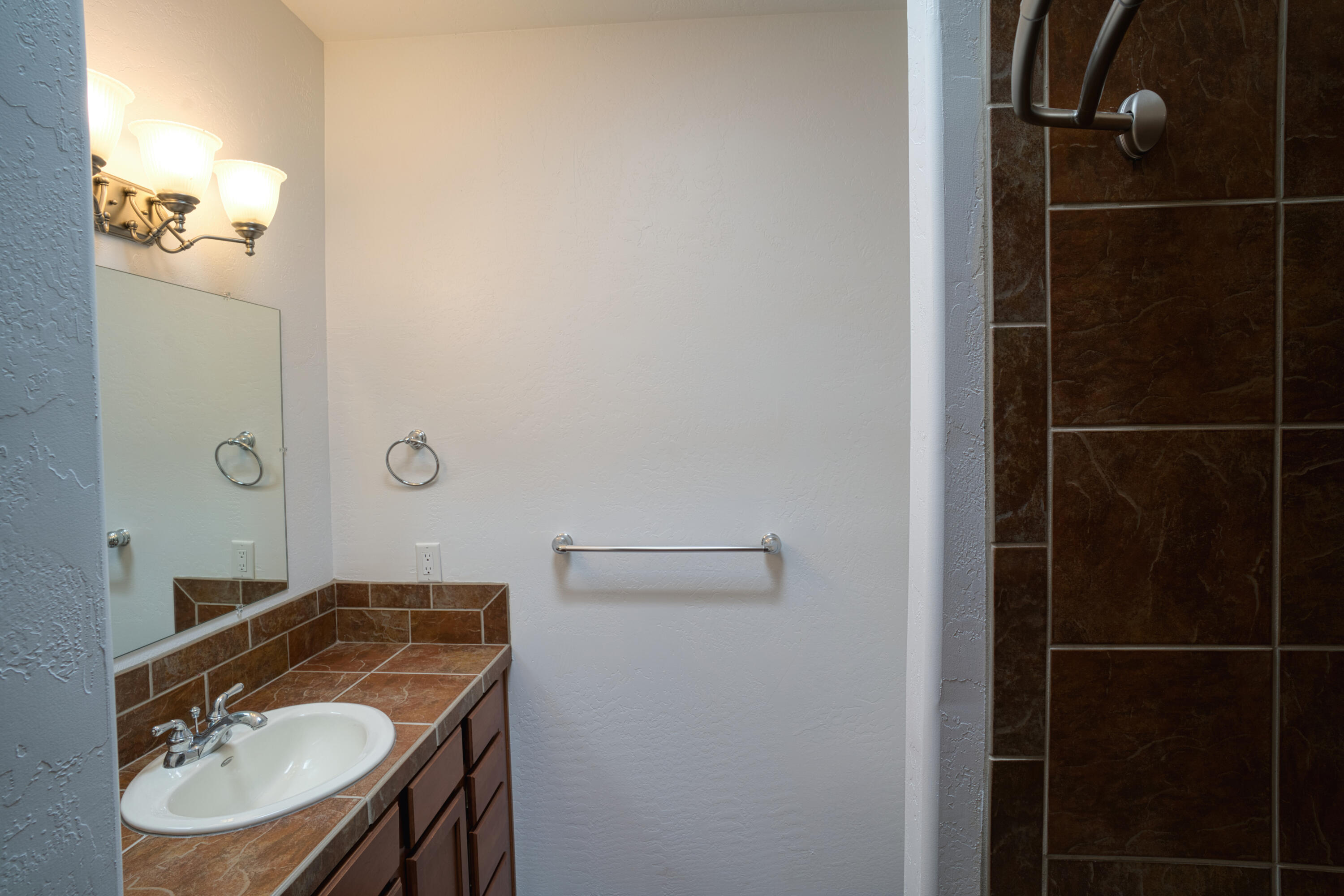 303 DENNIS Drive NE