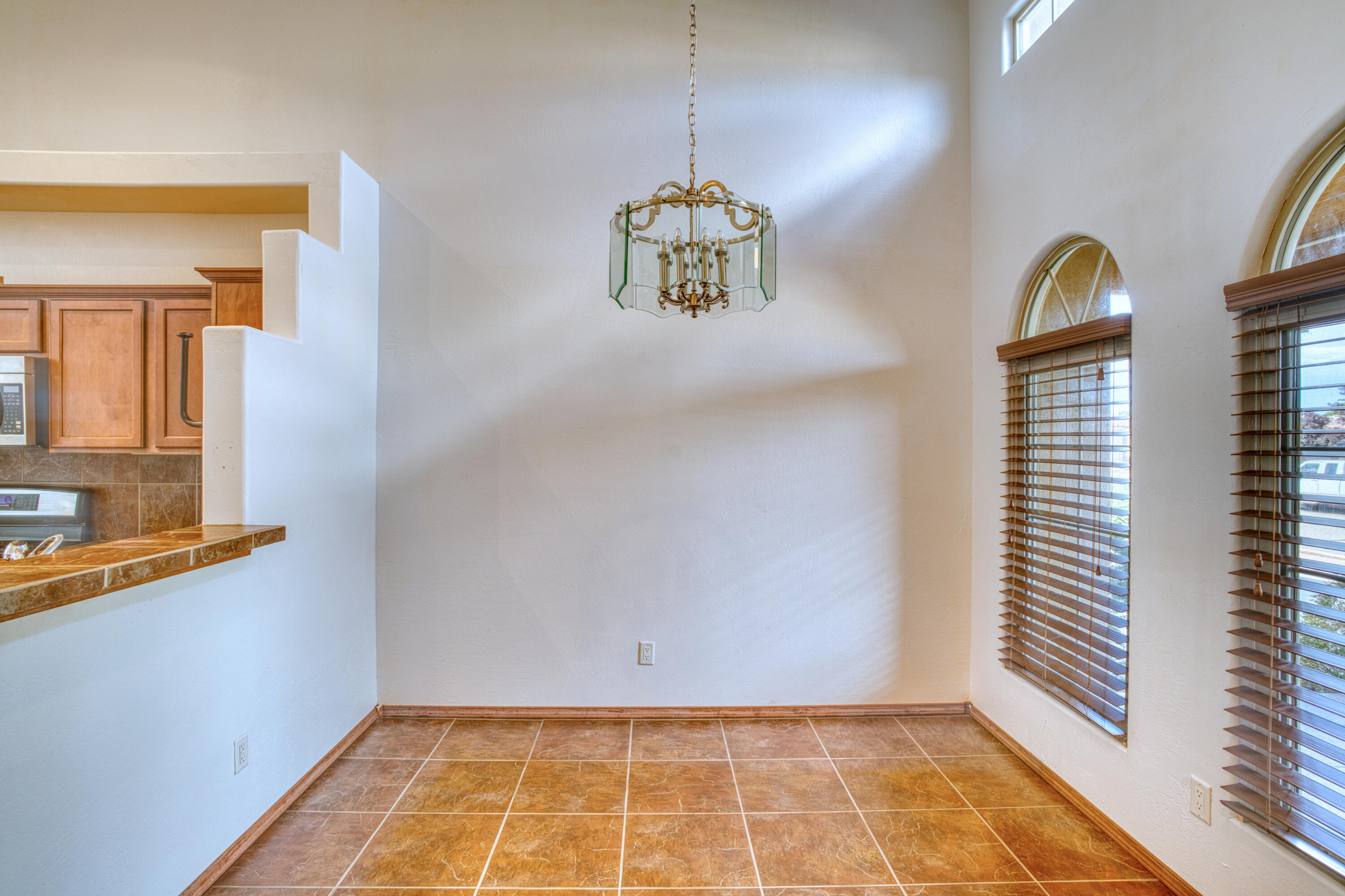 303 DENNIS Drive NE