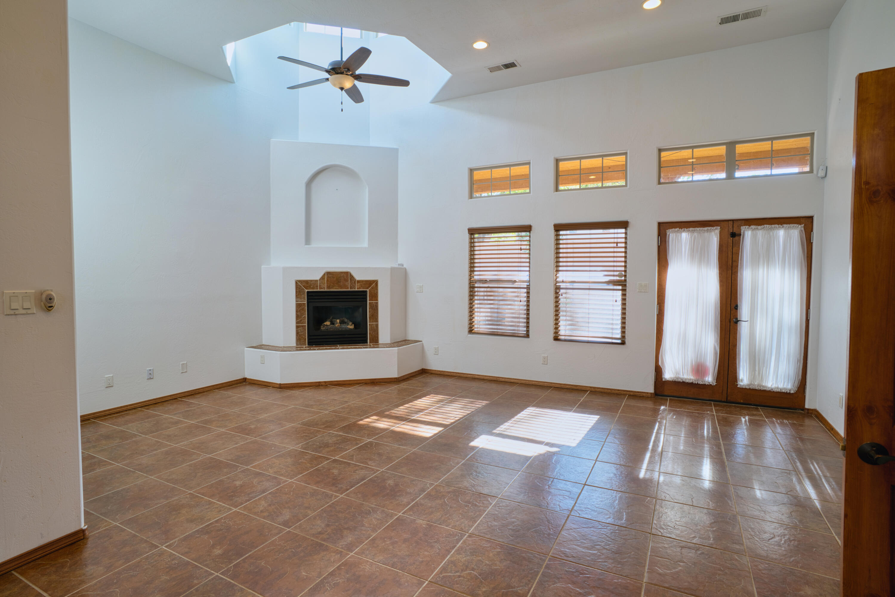 303 DENNIS Drive NE