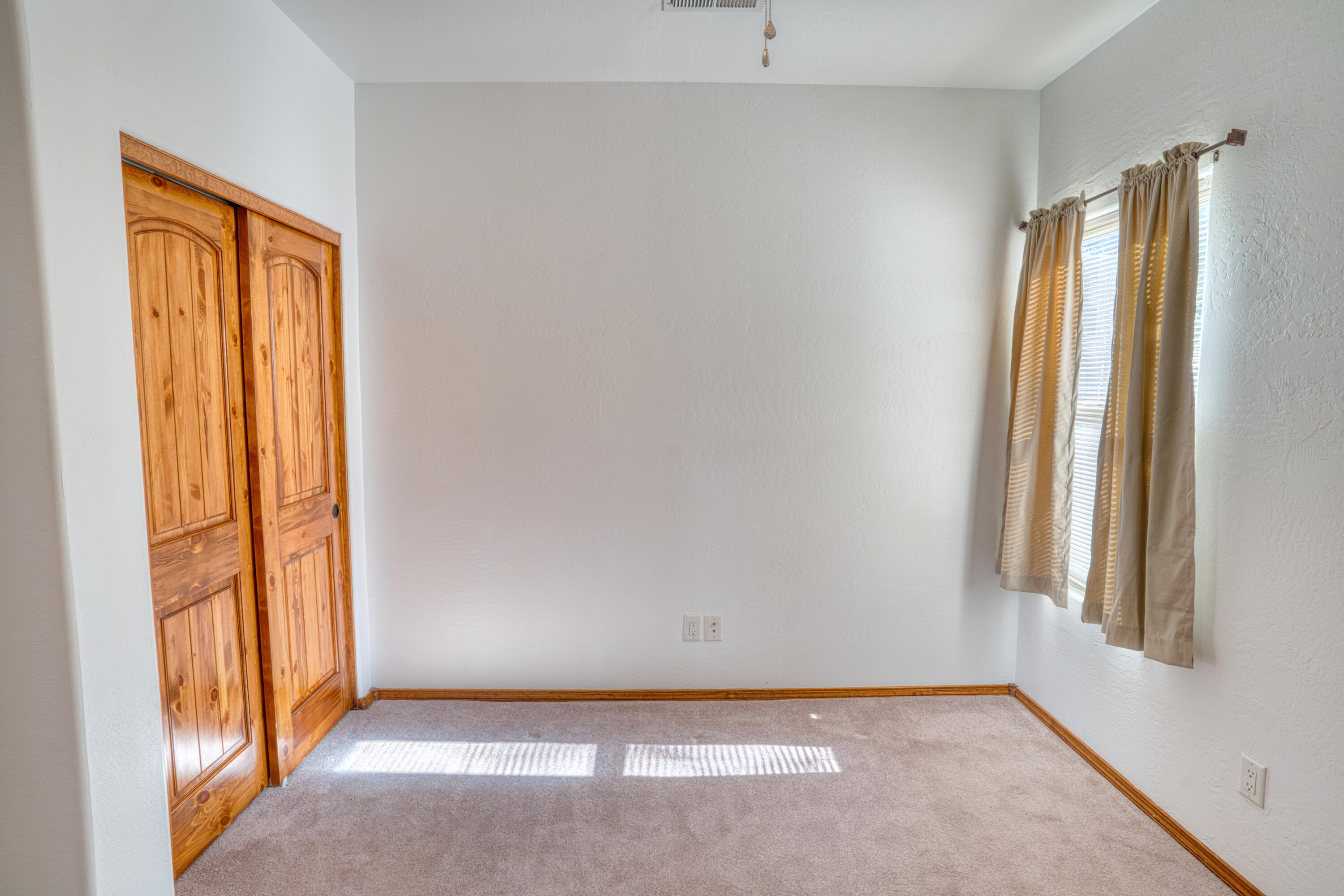 303 DENNIS Drive NE