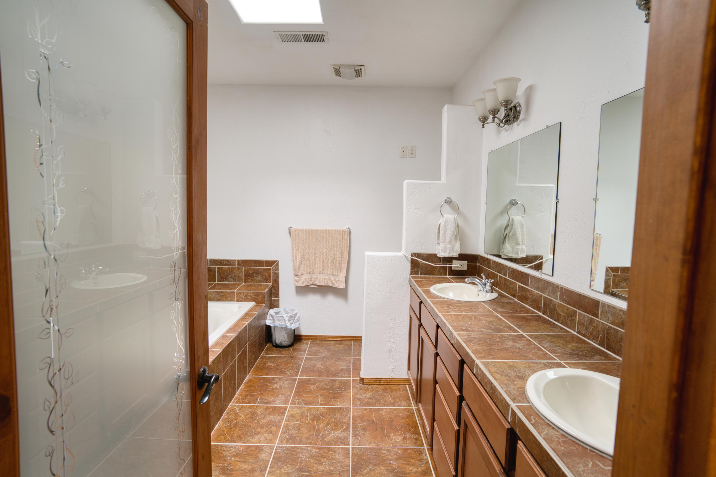 303 DENNIS Drive NE