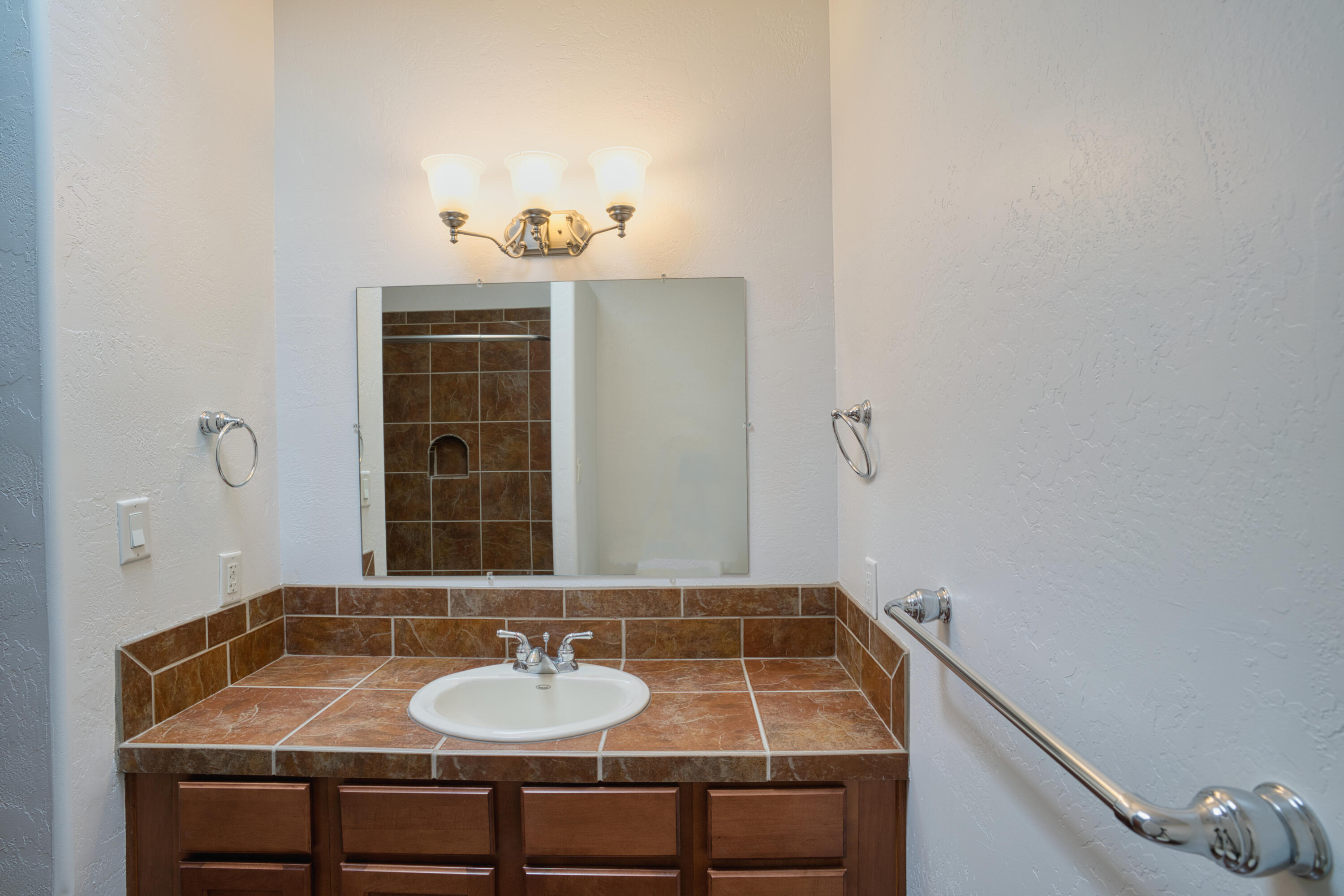 303 DENNIS Drive NE
