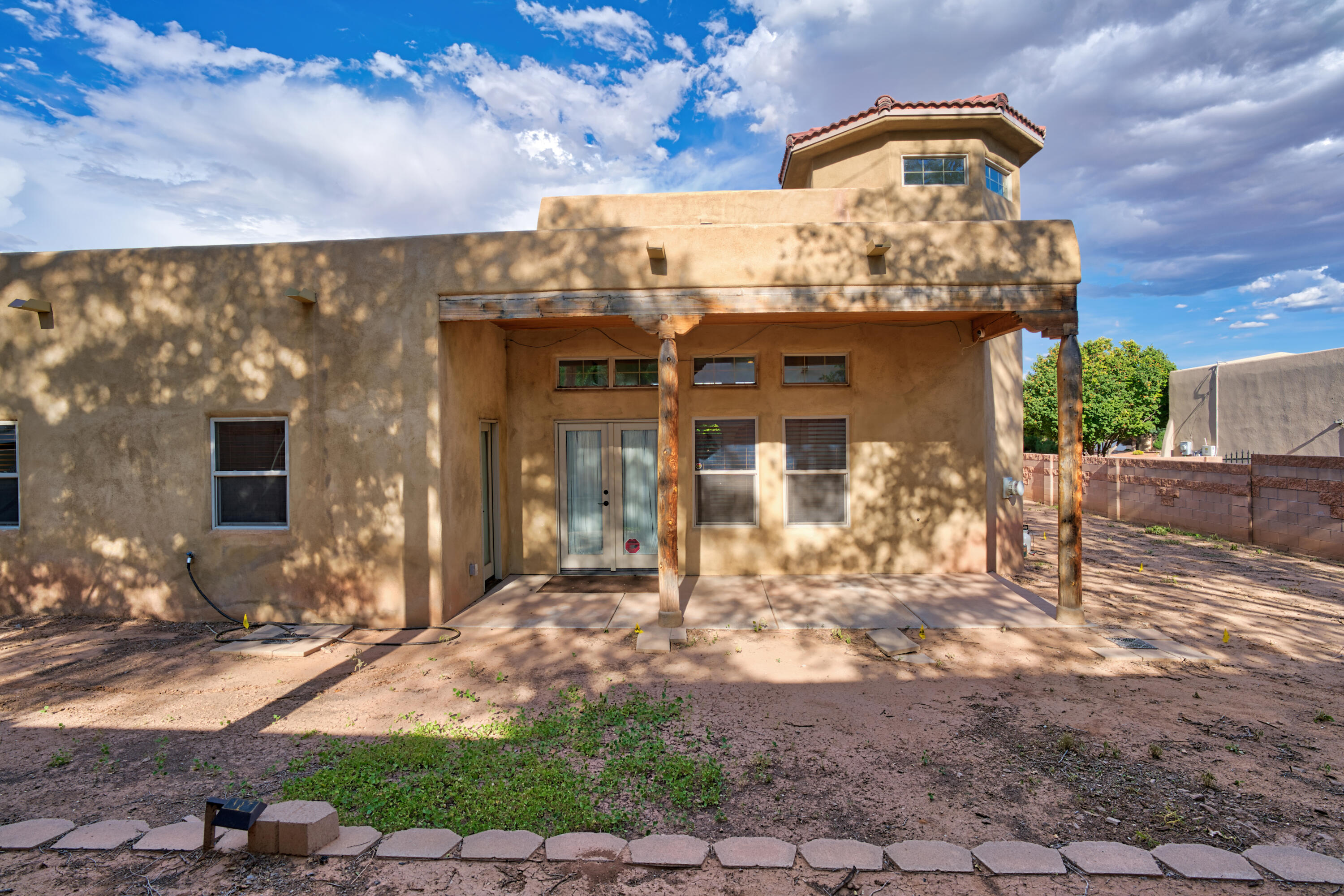 303 DENNIS Drive NE