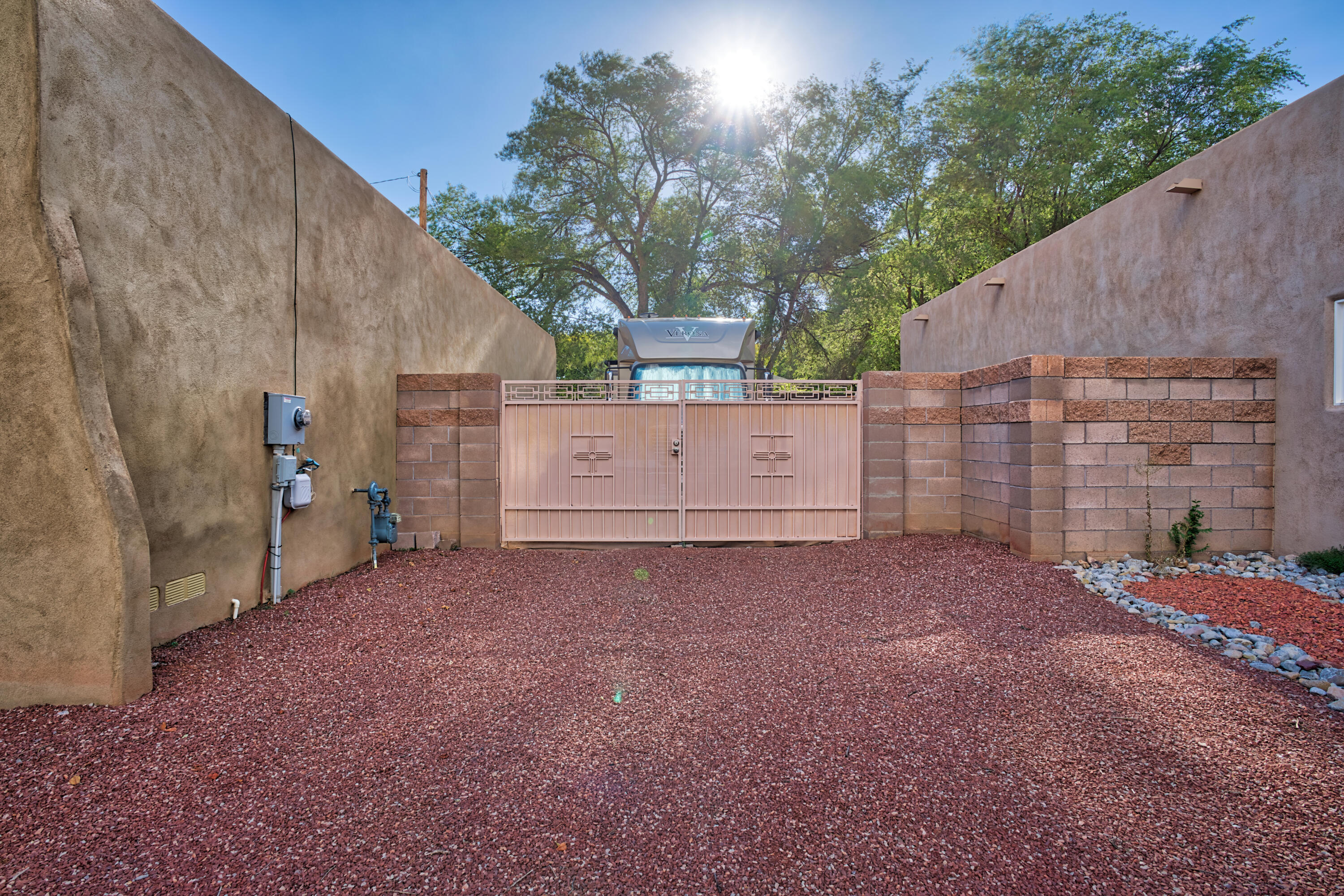 303 DENNIS Drive NE