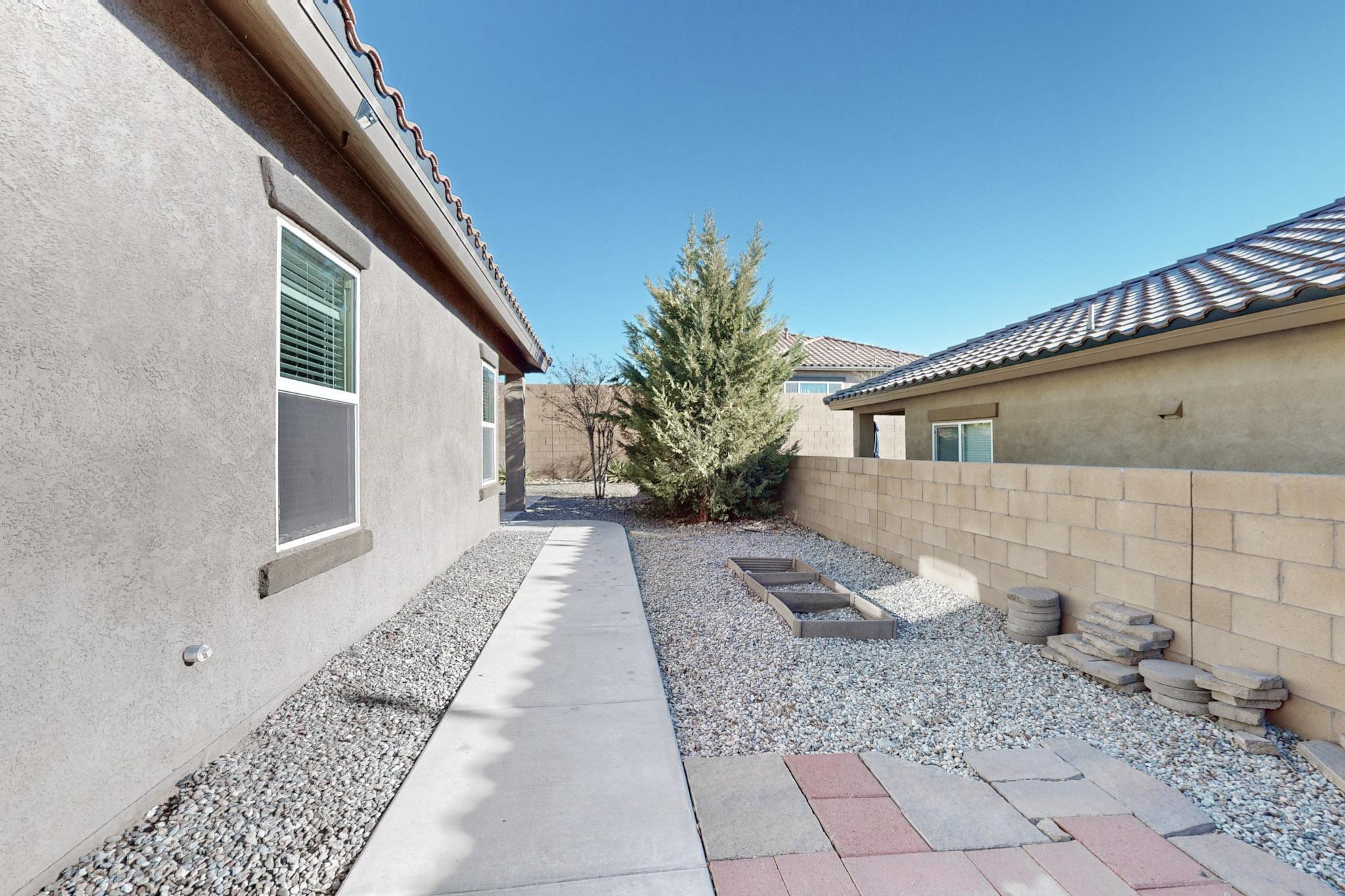 421 PASEO VISTA Loop NE
