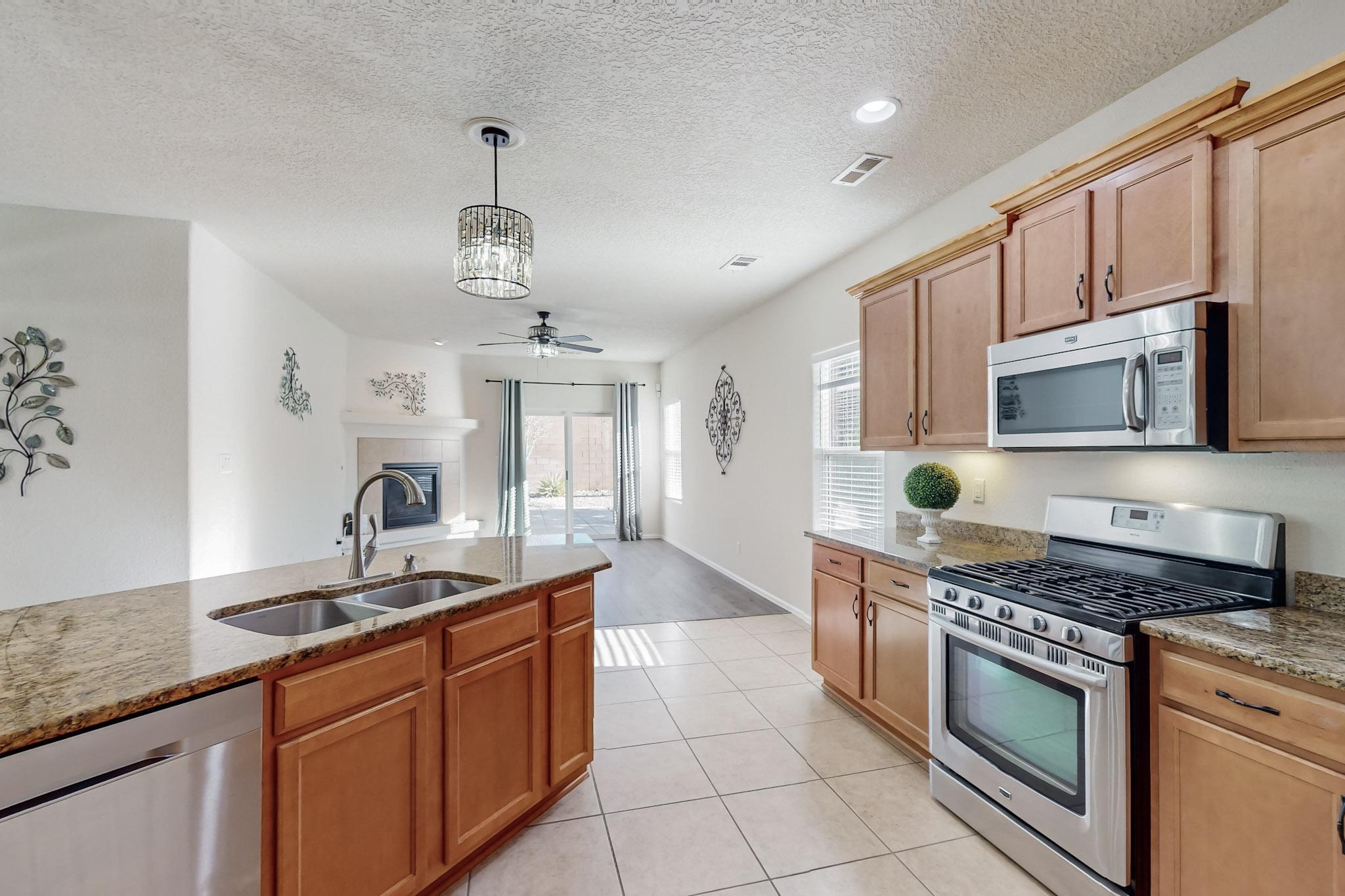 421 PASEO VISTA Loop NE
