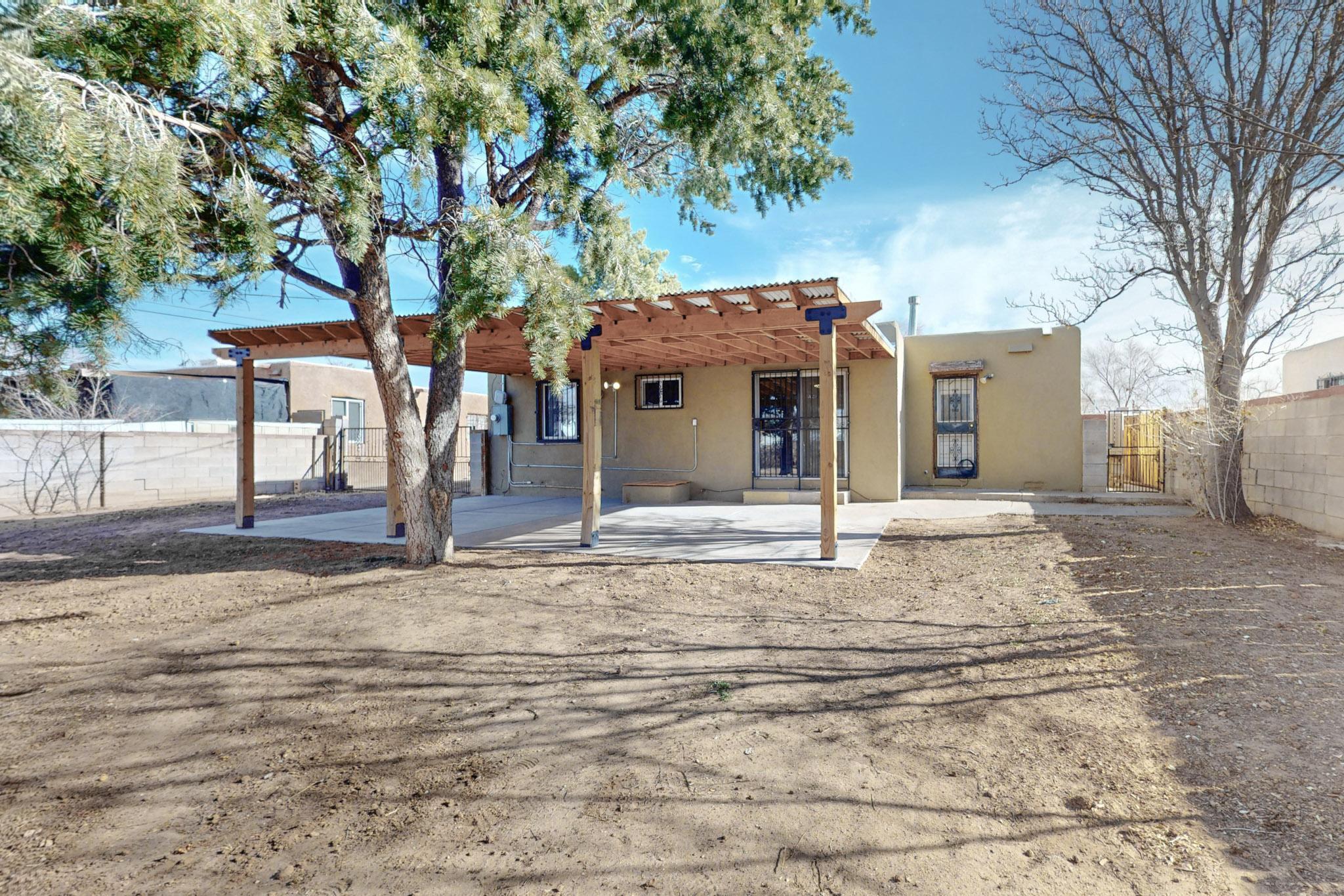 617 PALOMAS Drive SE