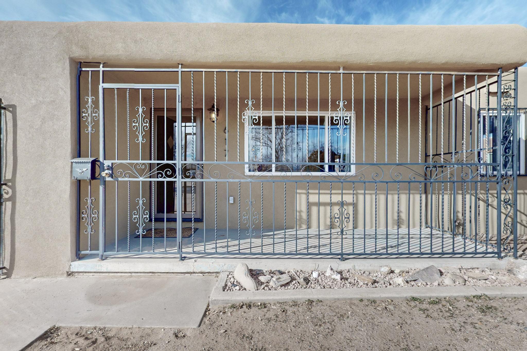 617 PALOMAS Drive SE