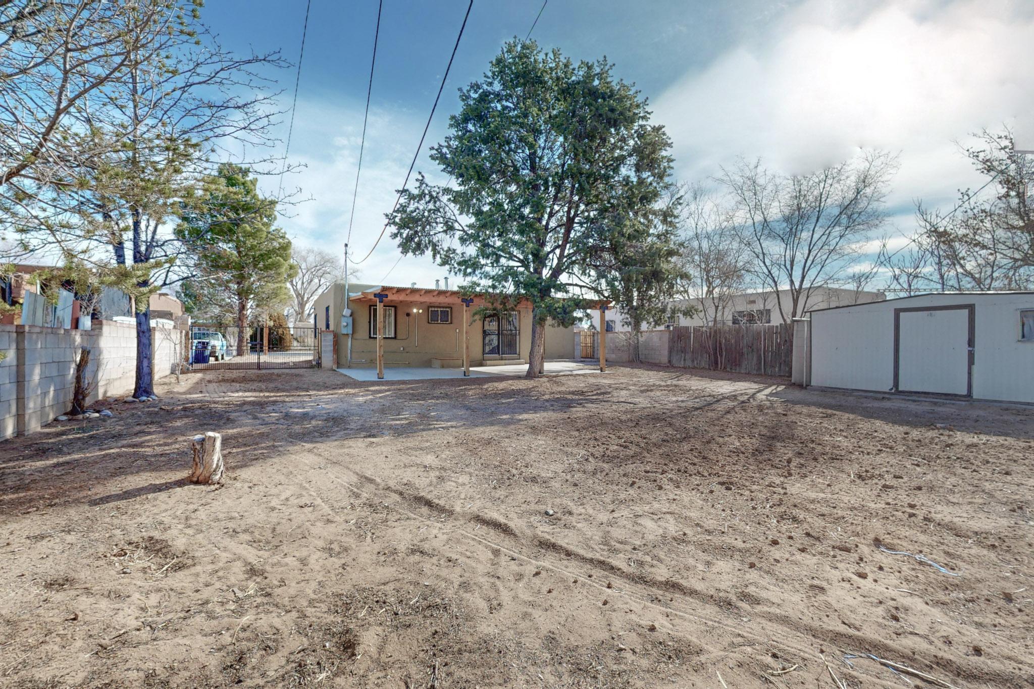 617 PALOMAS Drive SE