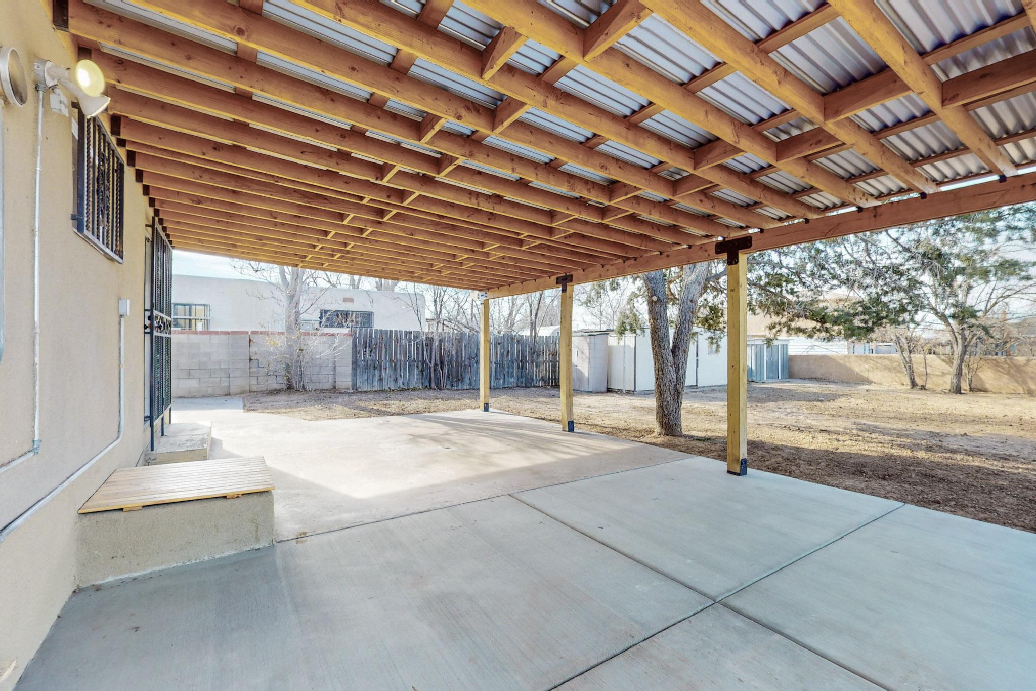 617 PALOMAS Drive SE