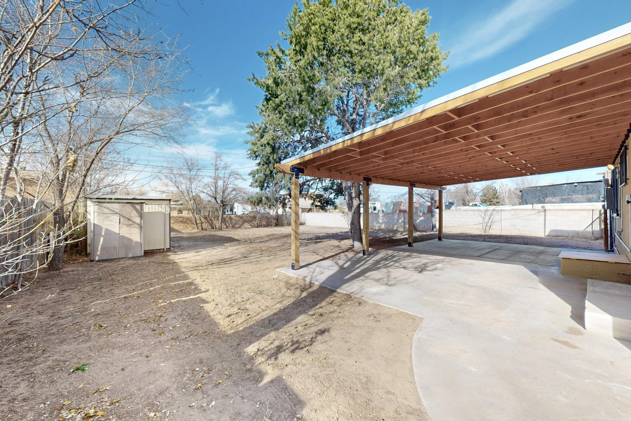 617 PALOMAS Drive SE