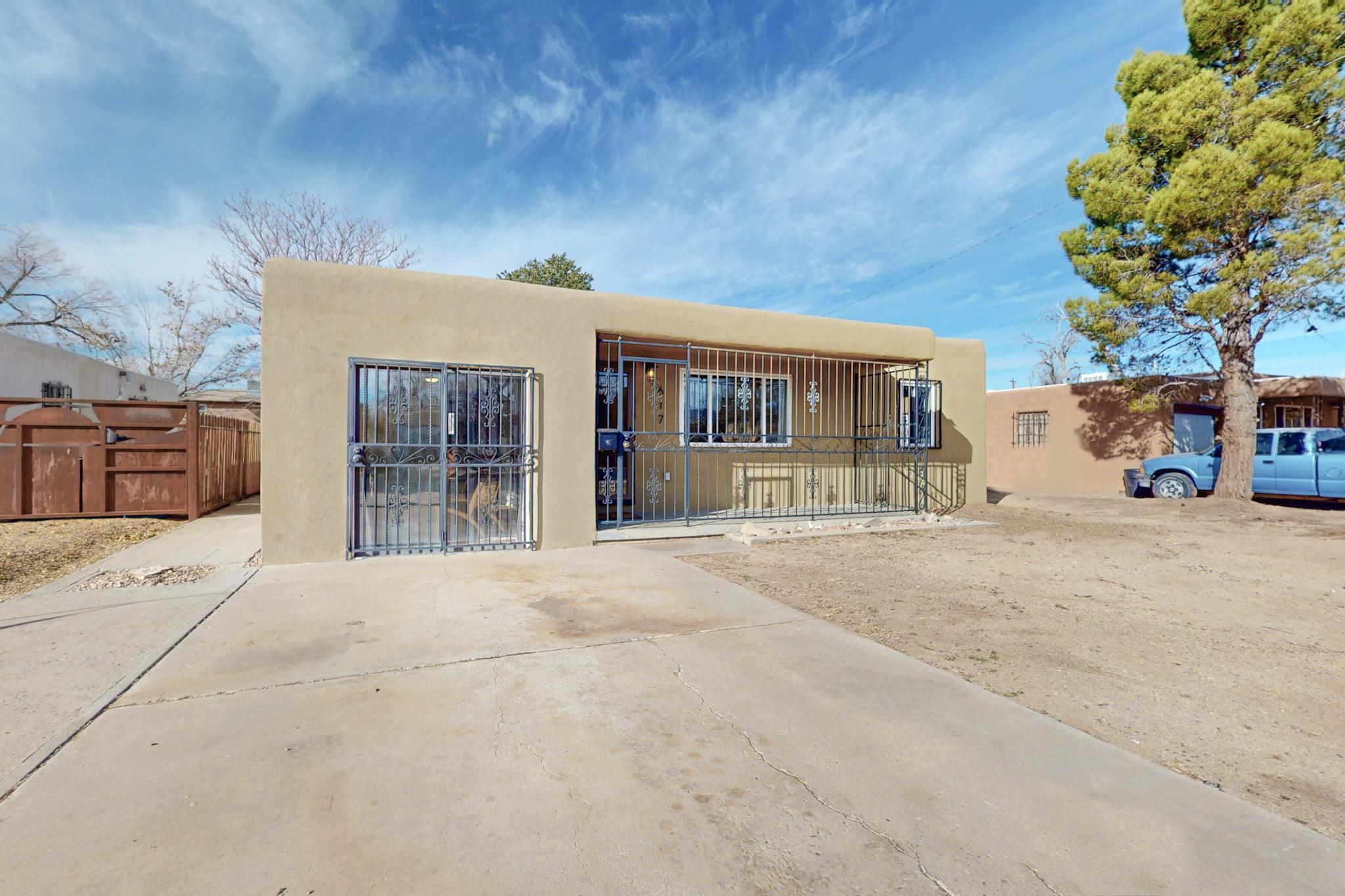 617 PALOMAS Drive SE