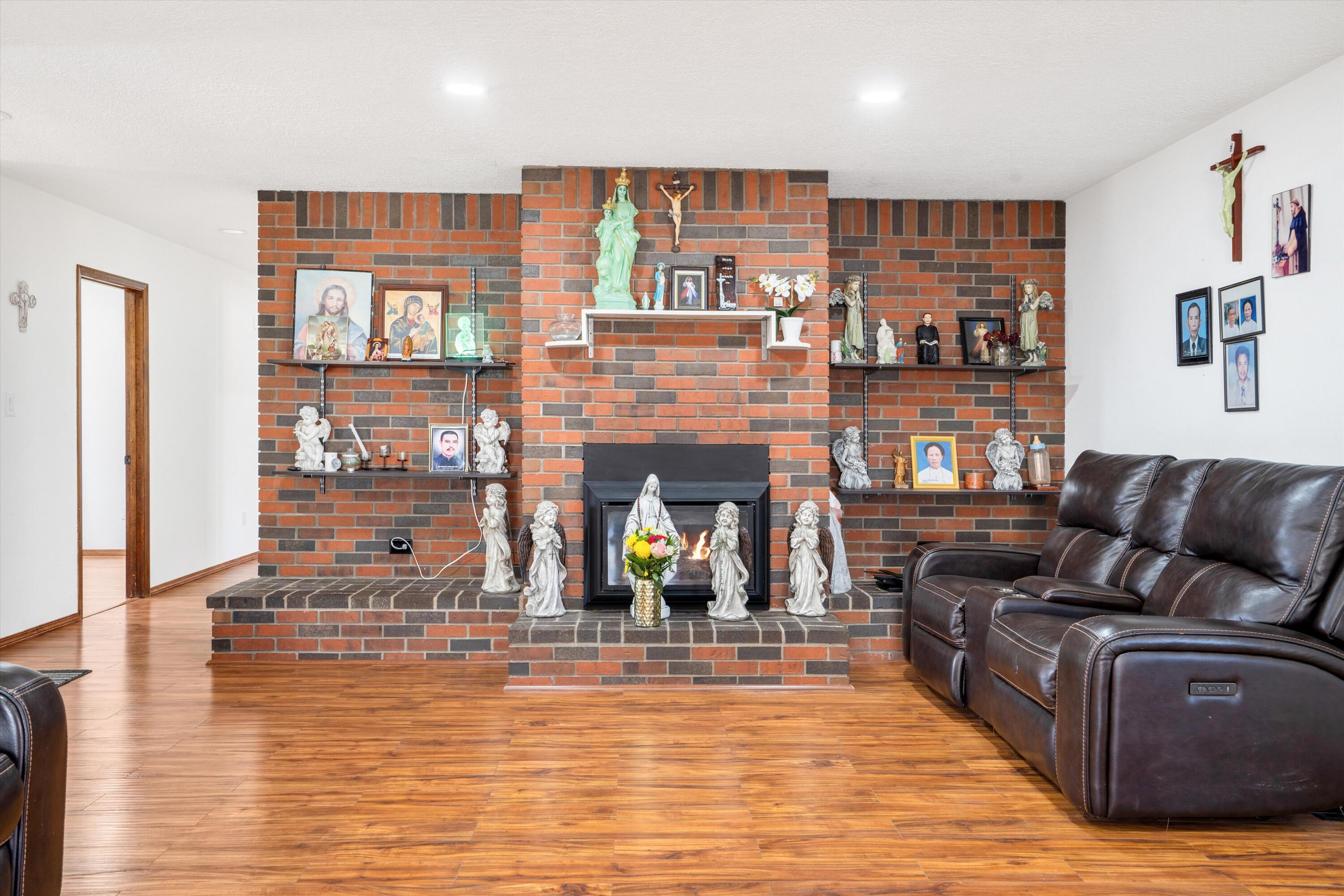 5101 RUSSELL Drive NW