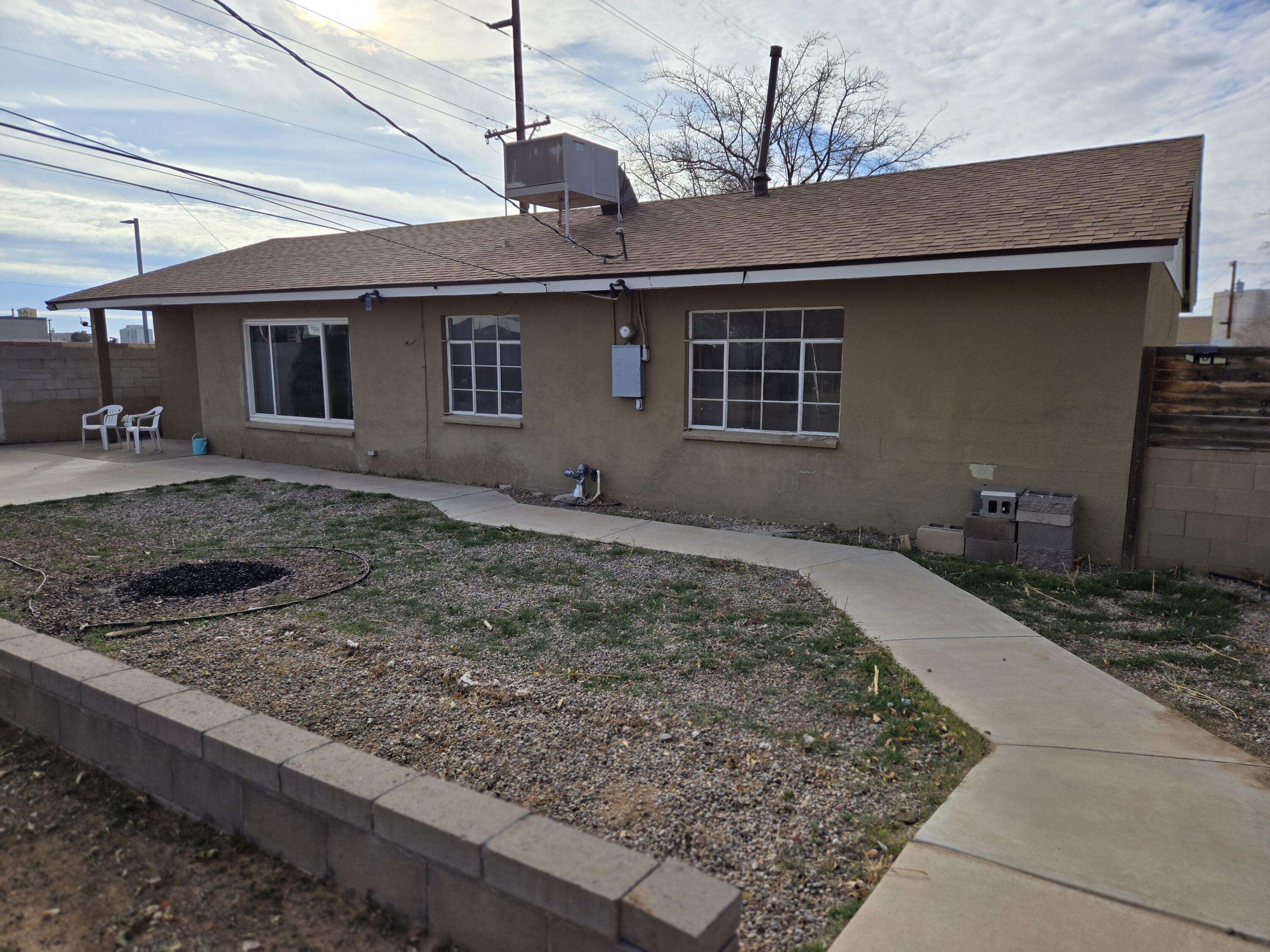 2612 ESPANOLA Street NE