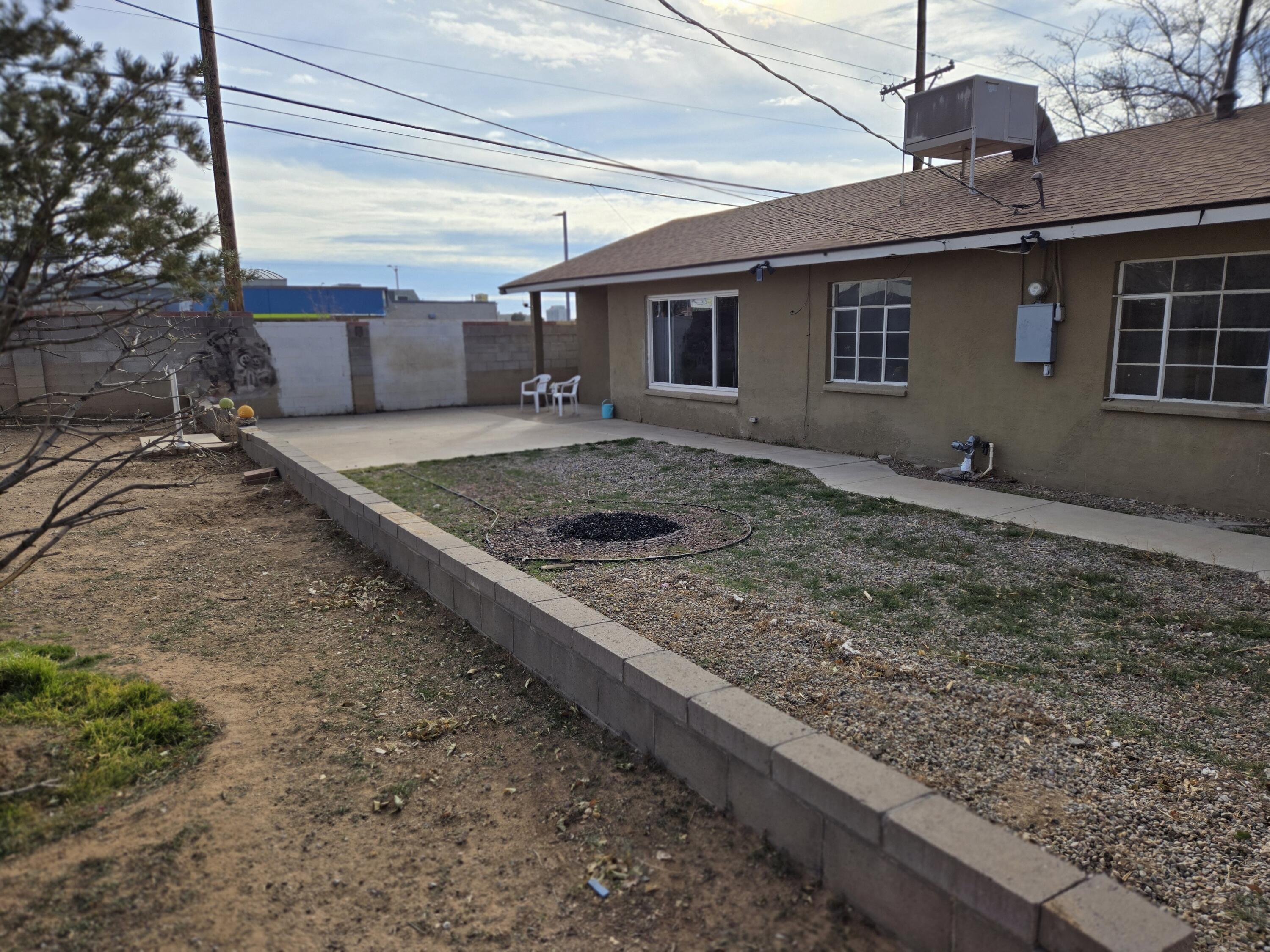 2612 ESPANOLA Street NE