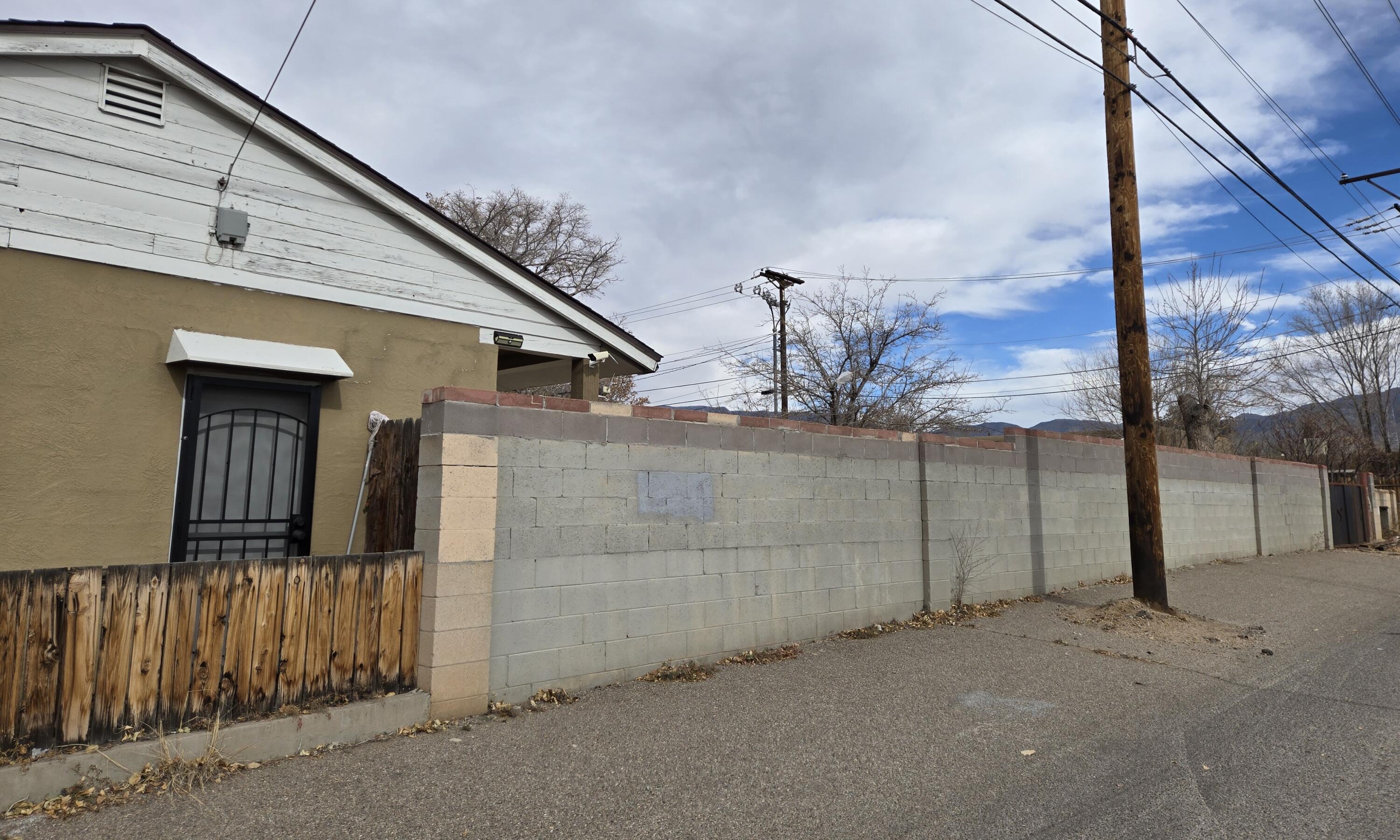 2612 ESPANOLA Street NE