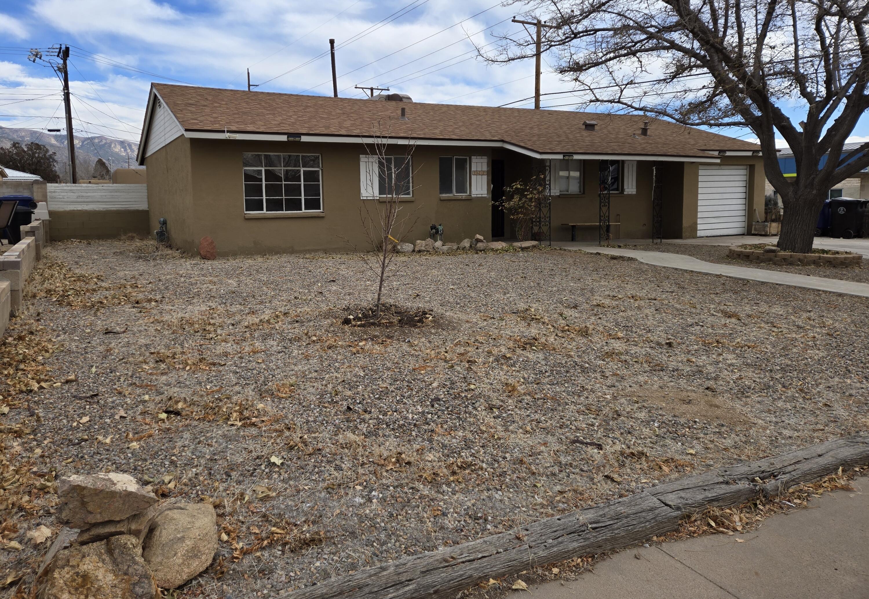 2612 ESPANOLA Street NE