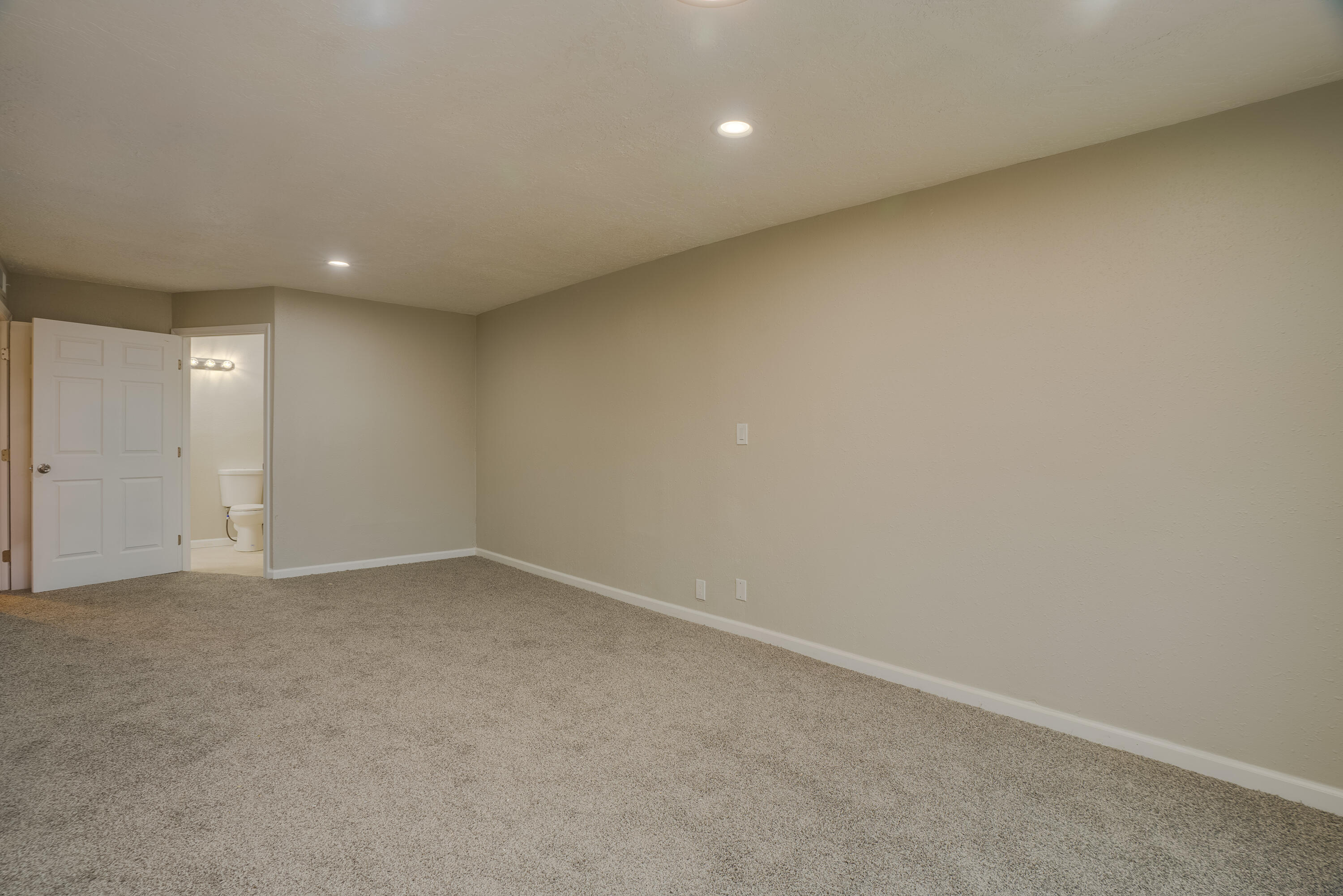 6919 IVY Place SW