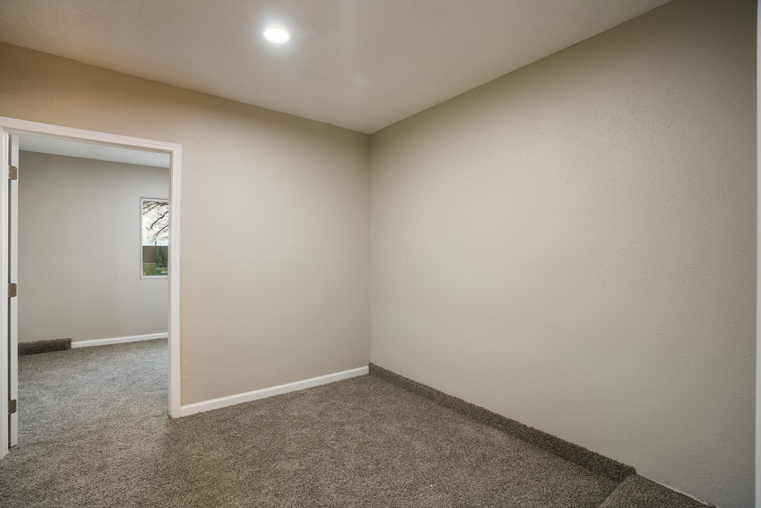 6919 IVY Place SW