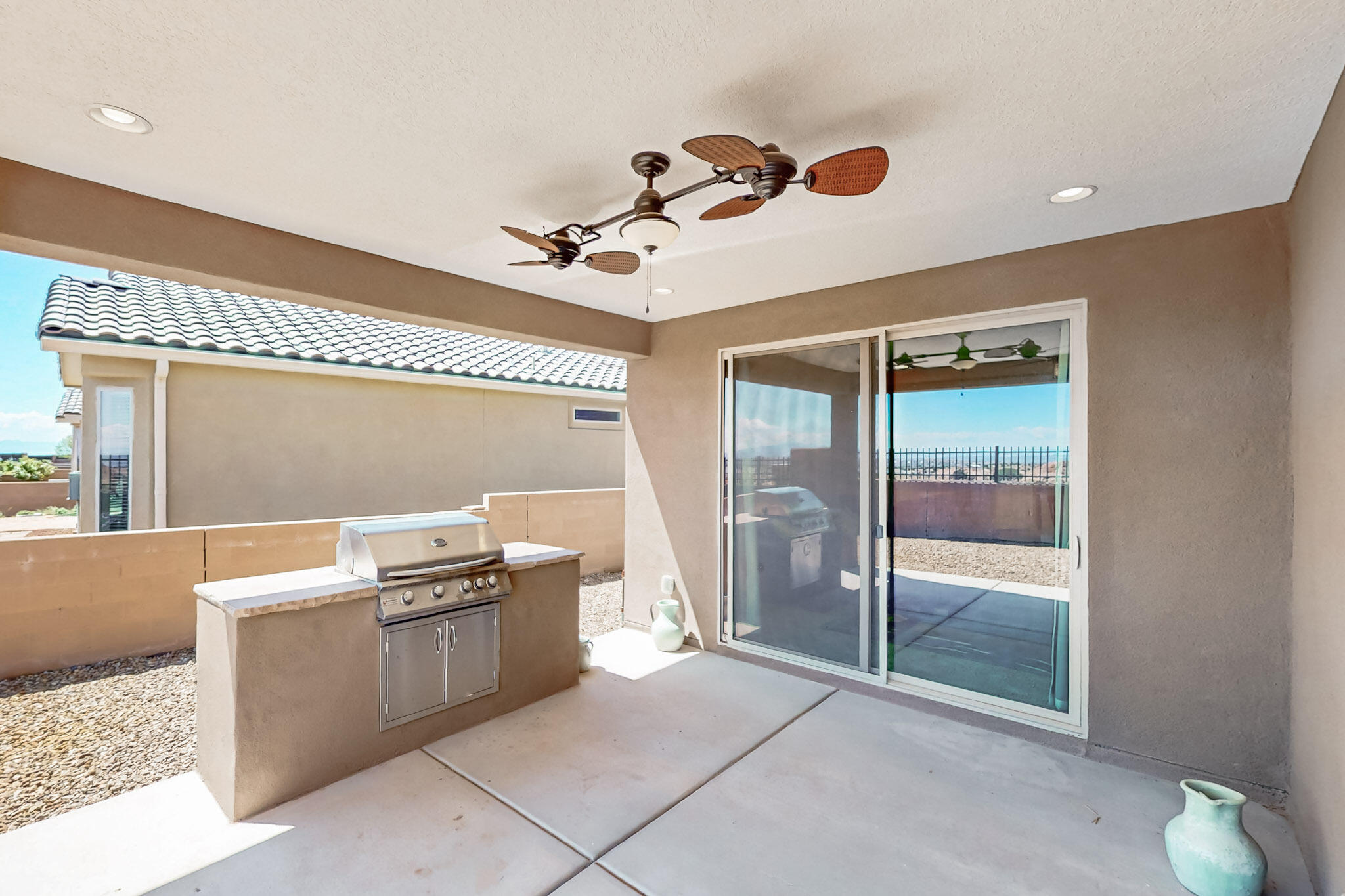 2923 KINGS CANYON Loop NE