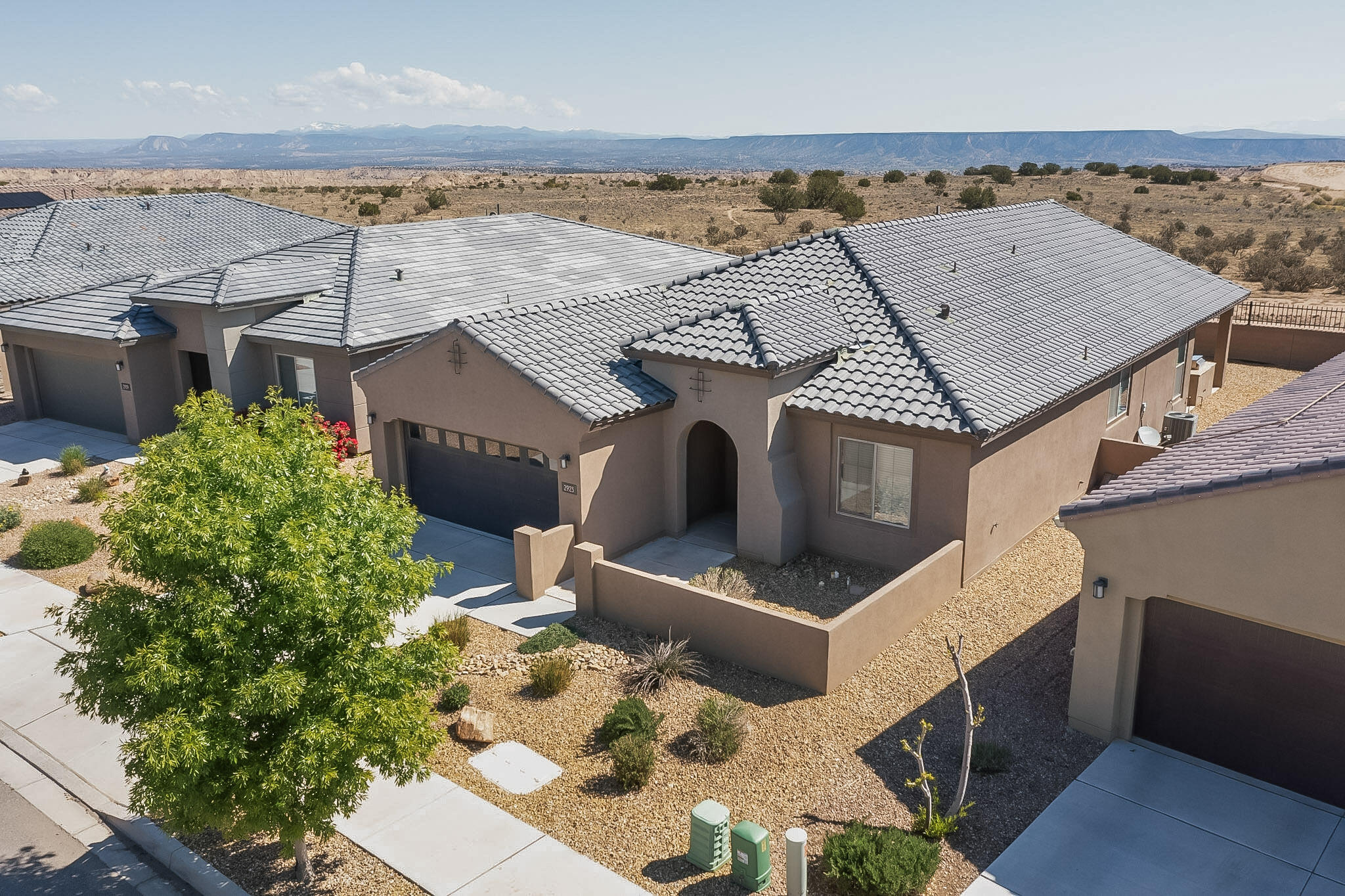 2923 KINGS CANYON Loop NE