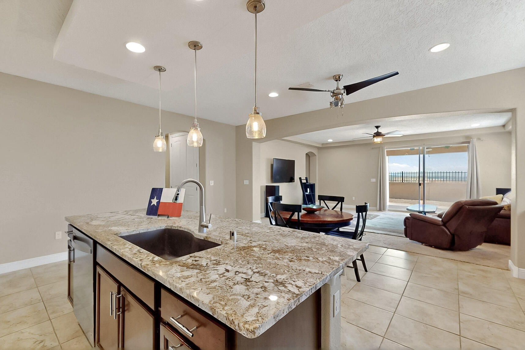 2923 KINGS CANYON Loop NE