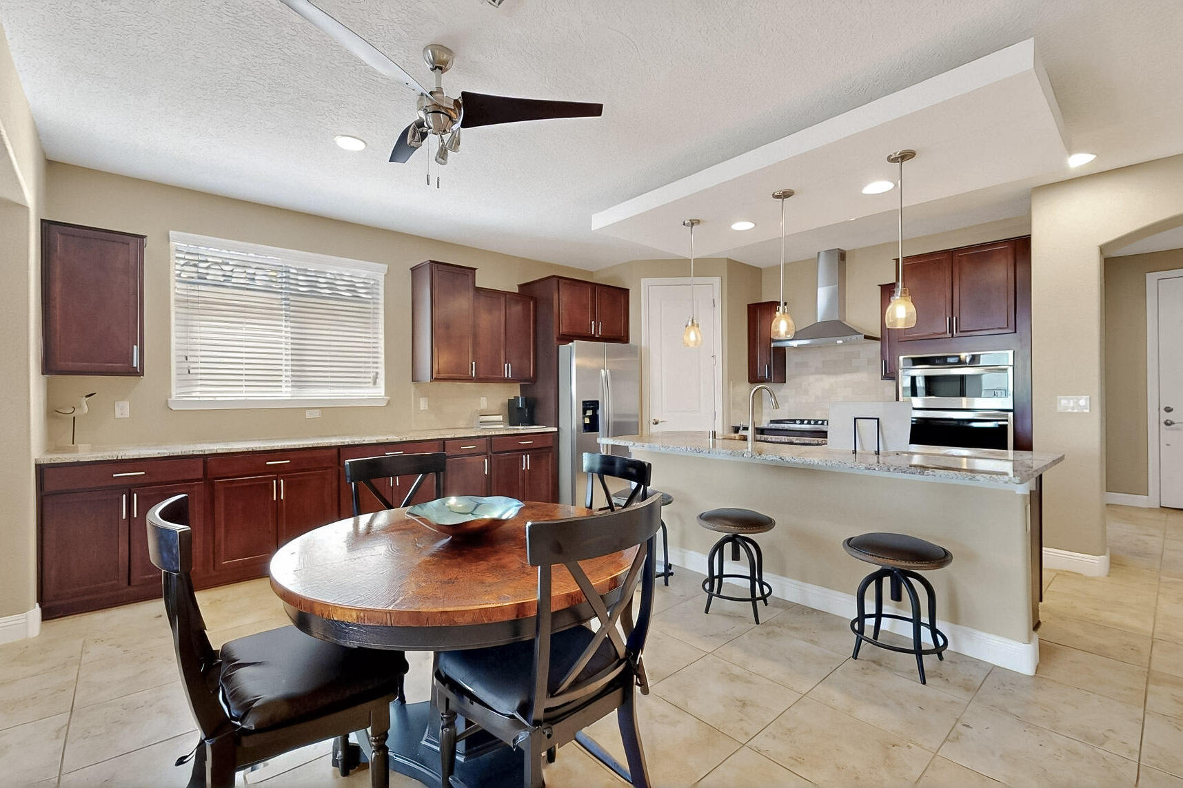 2923 KINGS CANYON Loop NE