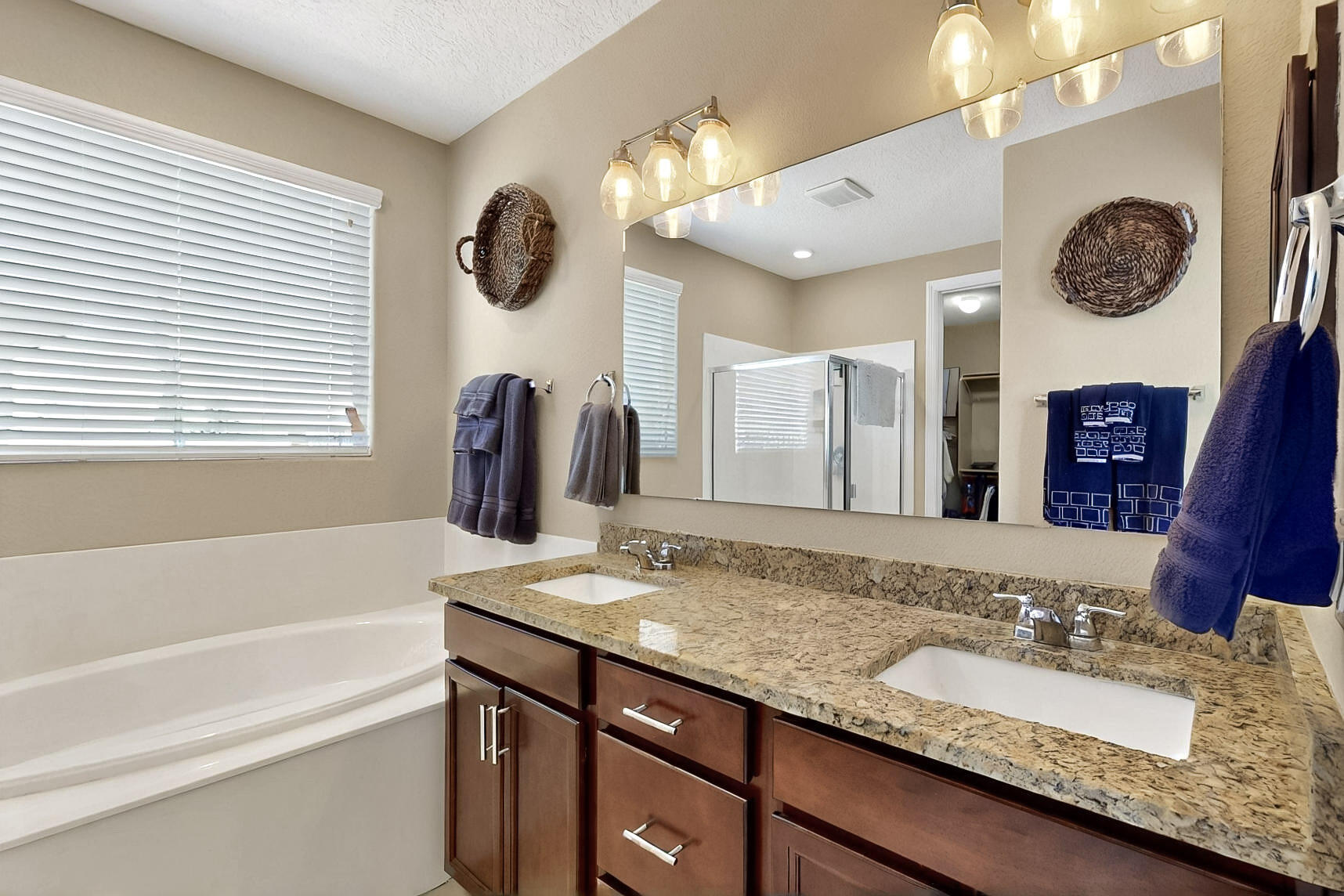 2923 KINGS CANYON Loop NE