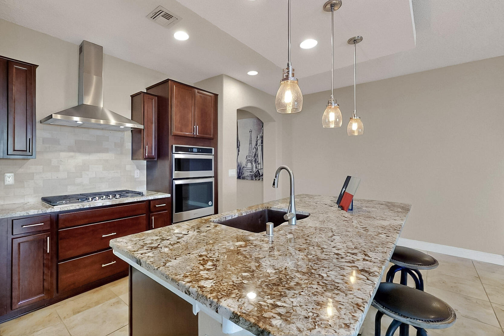 2923 KINGS CANYON Loop NE