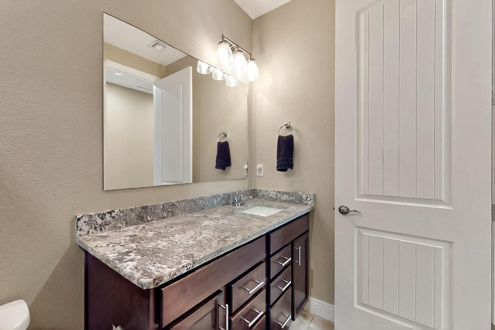 2923 KINGS CANYON Loop NE