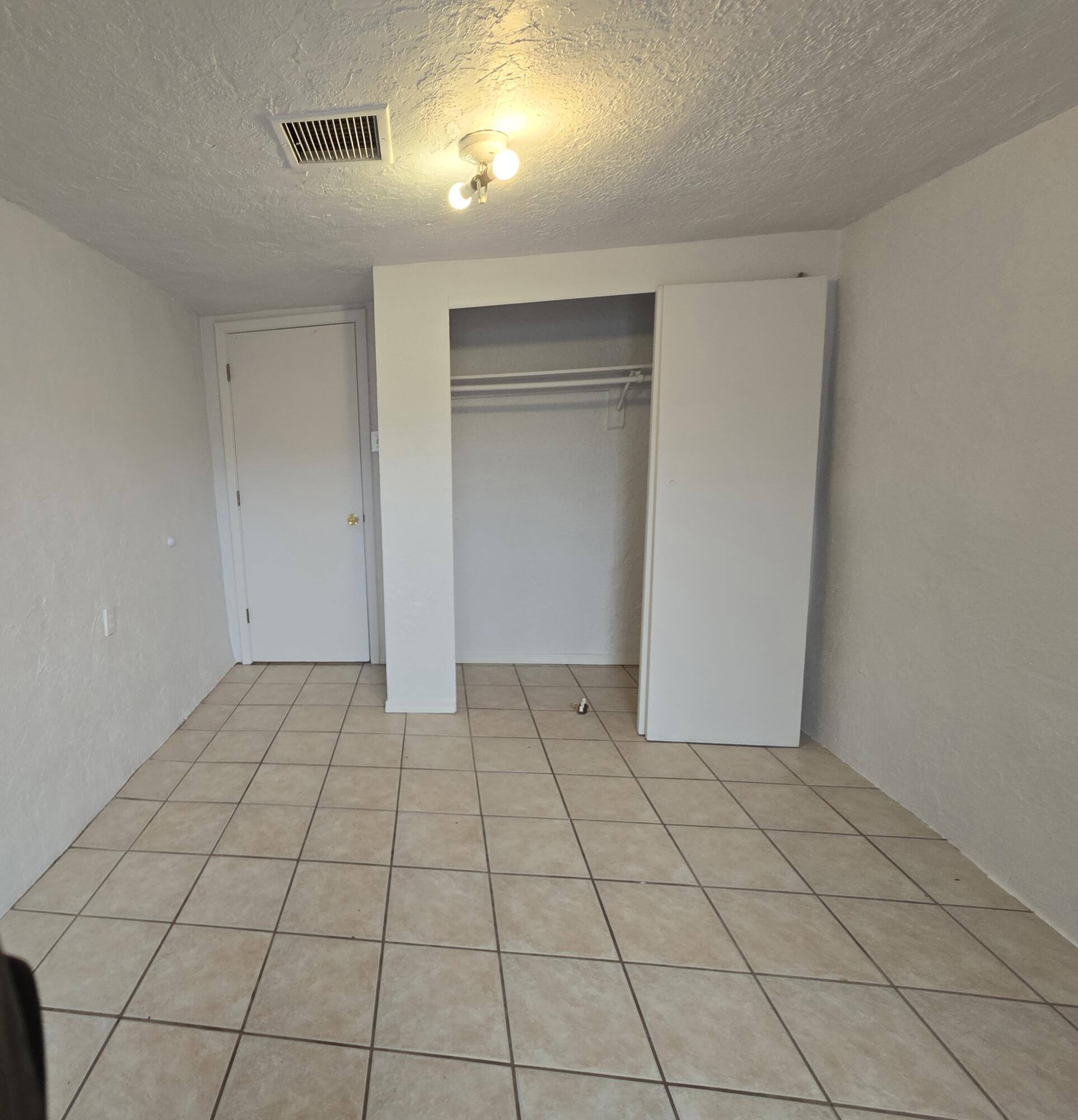 2537 LA VEGA Drive SW