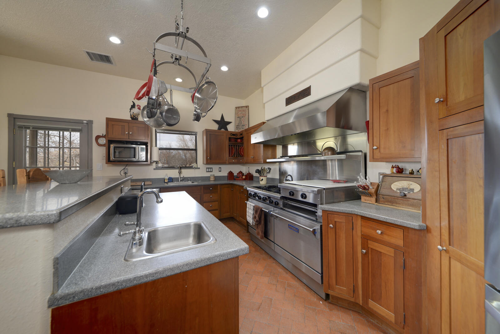 2492 GREEN Drive