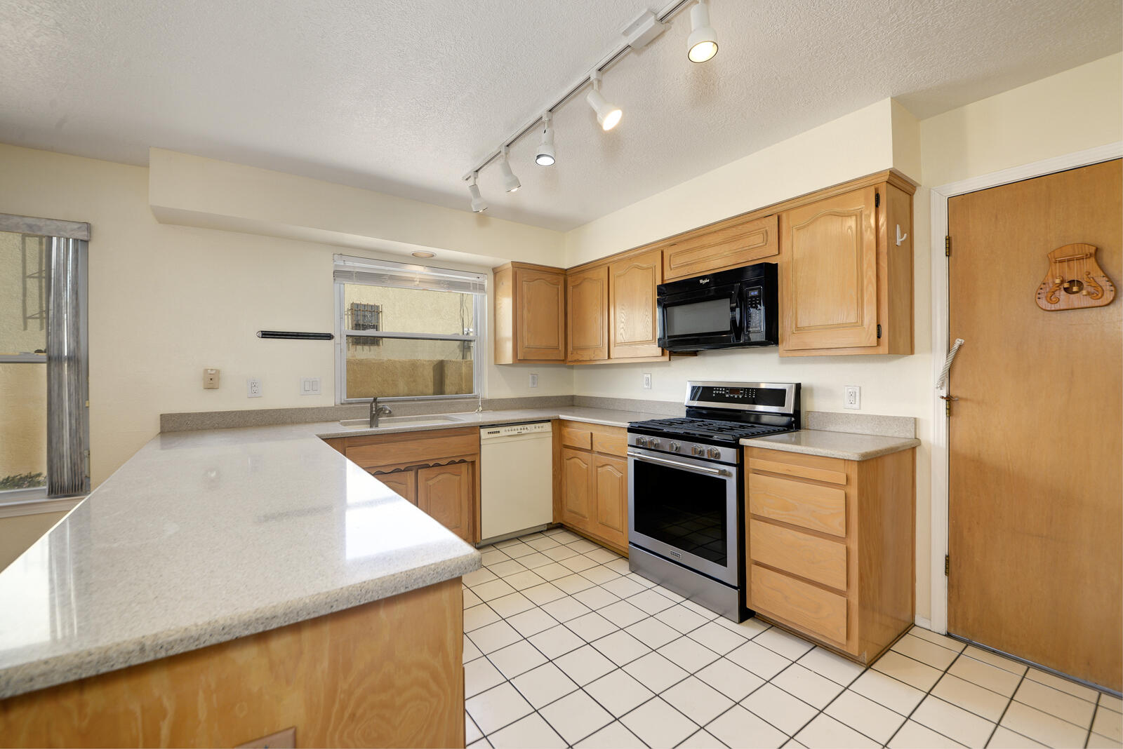 5635 Amigo Way NE