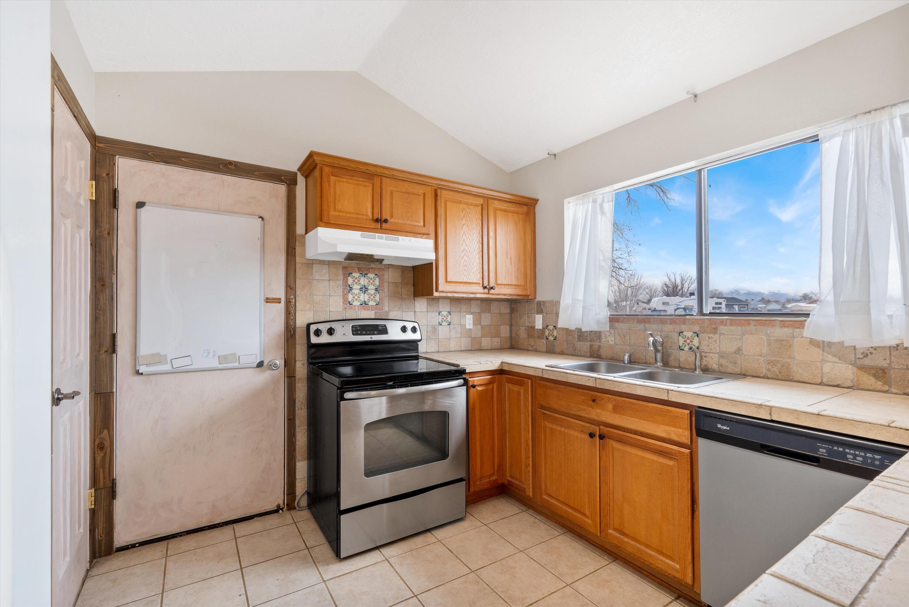 392 ALDA Road SE