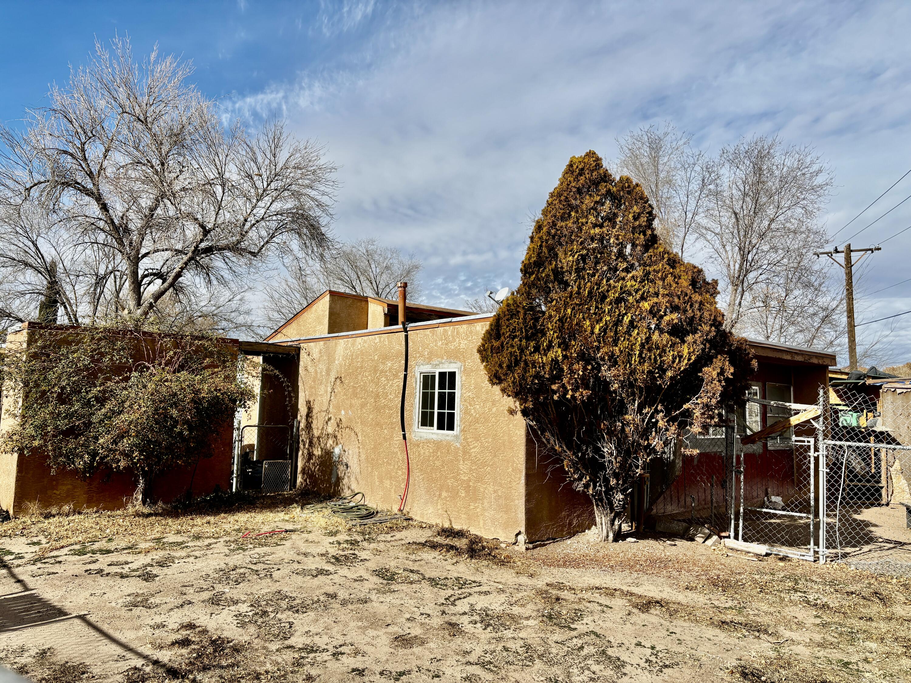 147 SUNSET Place SW