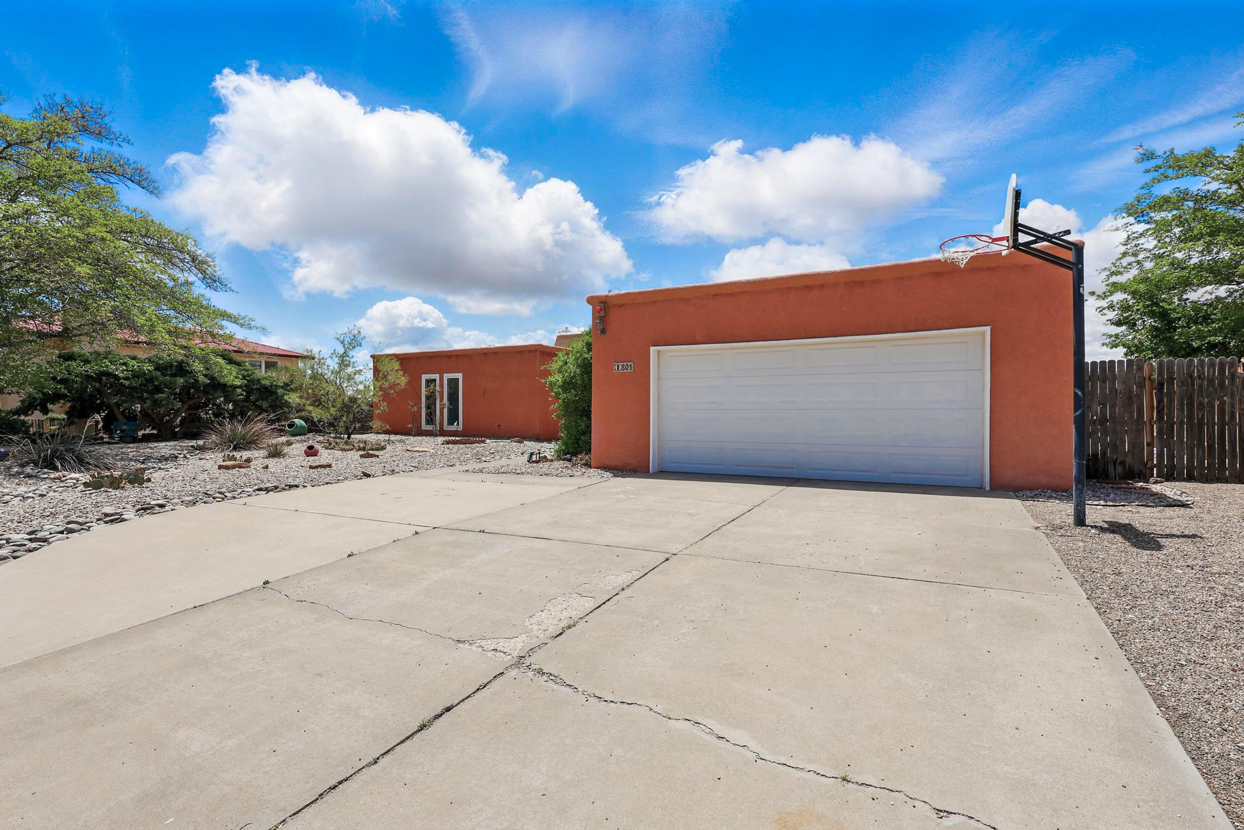 801 Pinetree Road SE