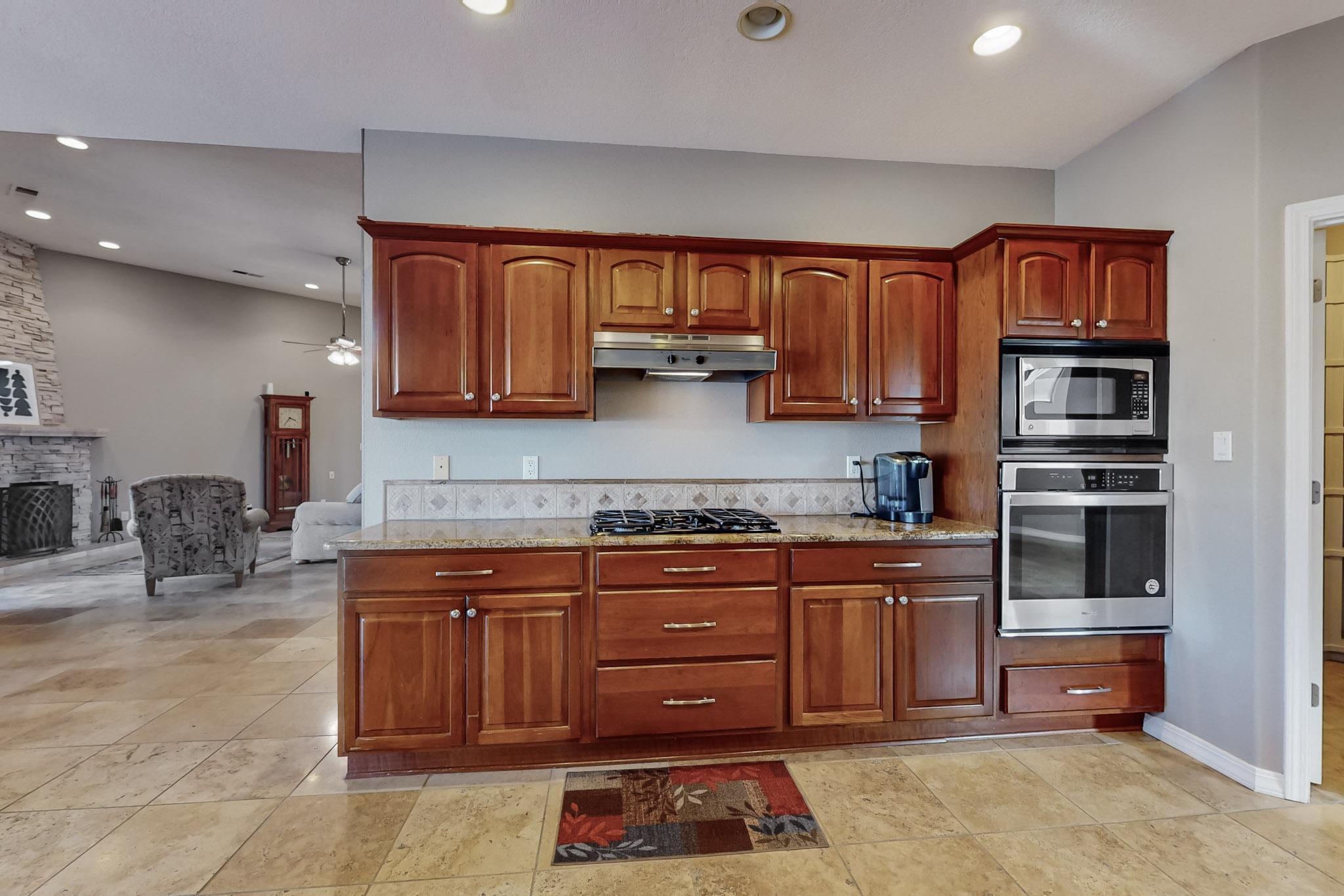 3932 BAY HILL Loop SE