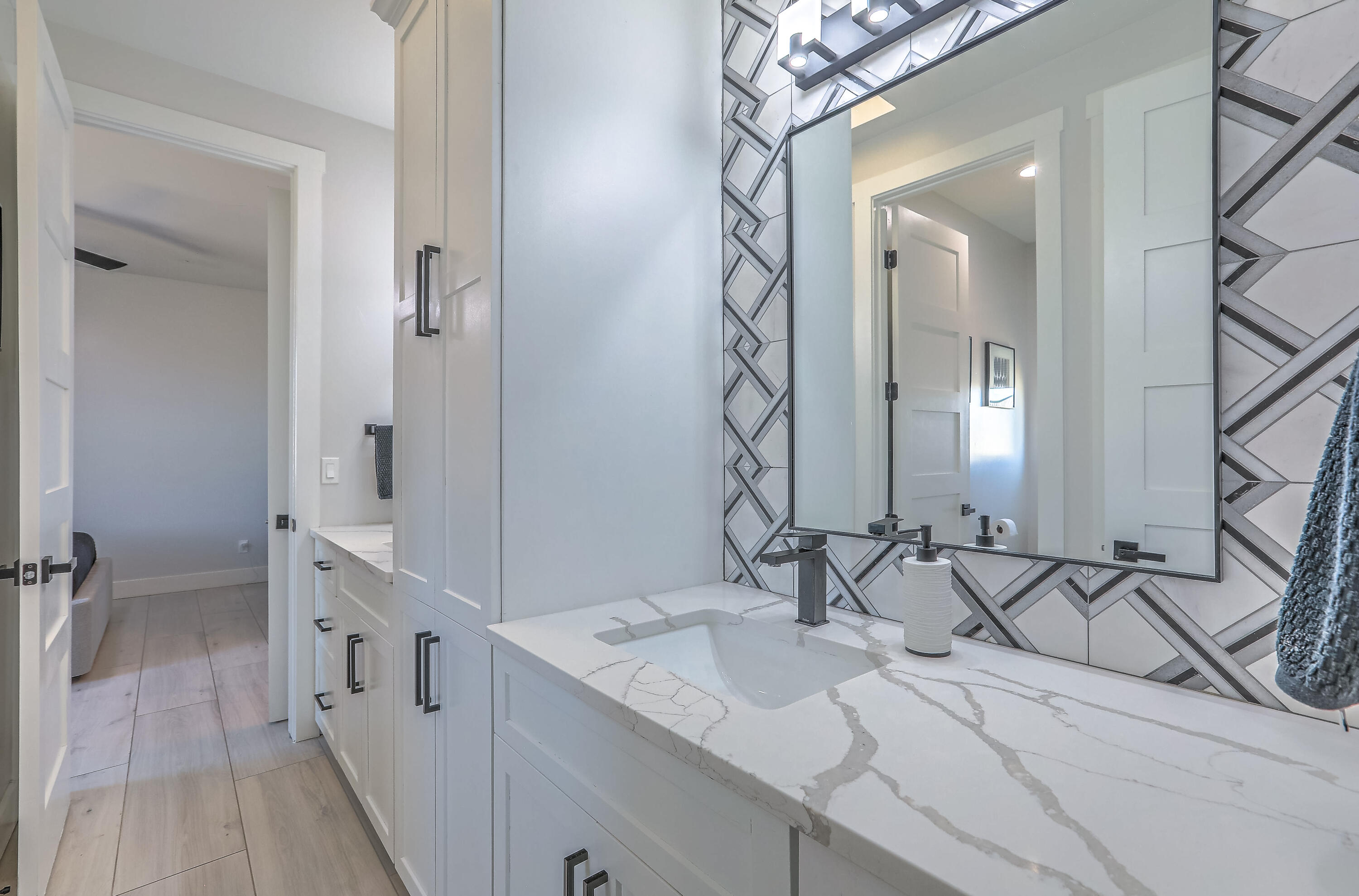 217 4TH Avenue SW