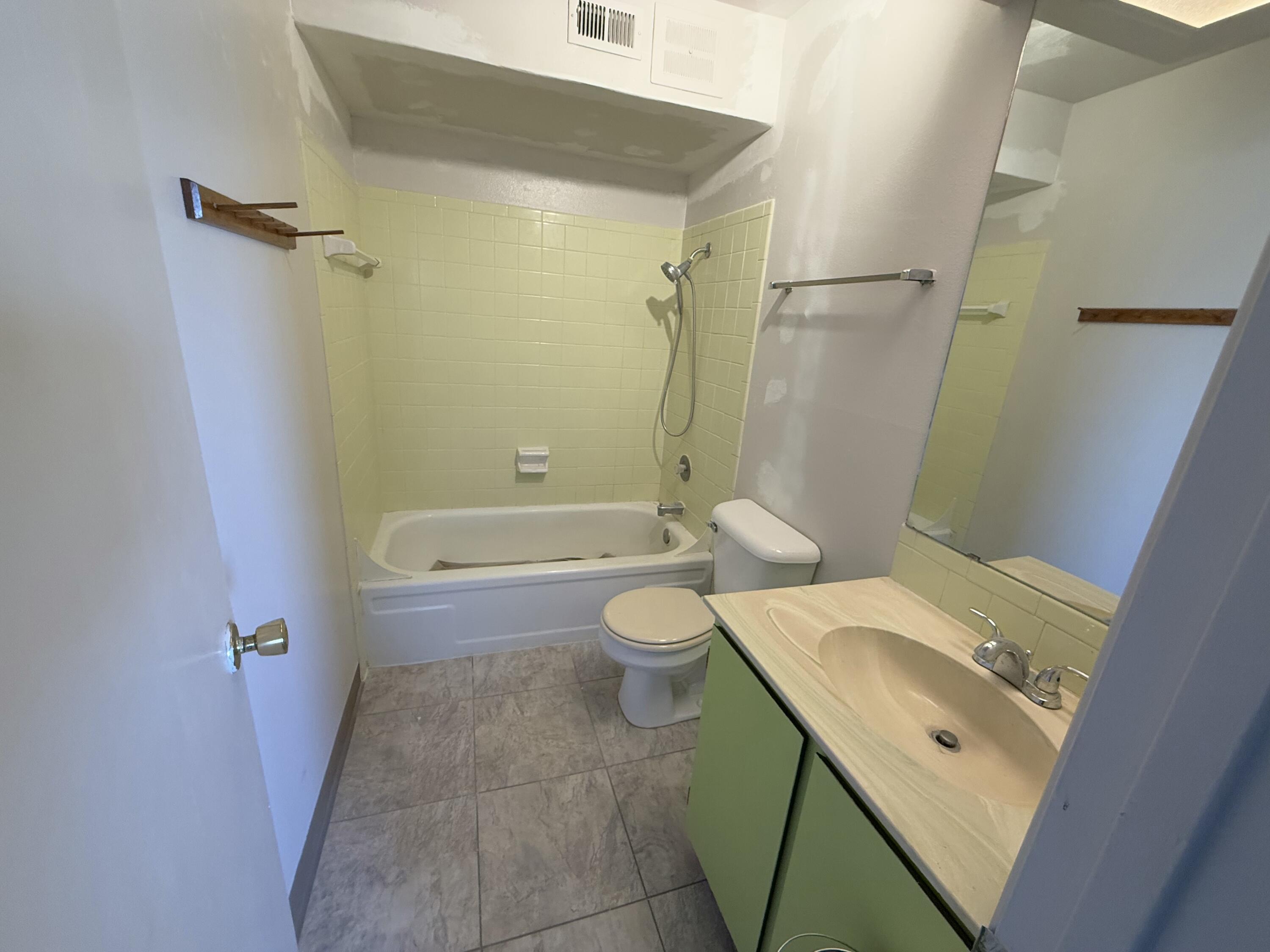 3831 MONTGOMERY Boulevard NE 422