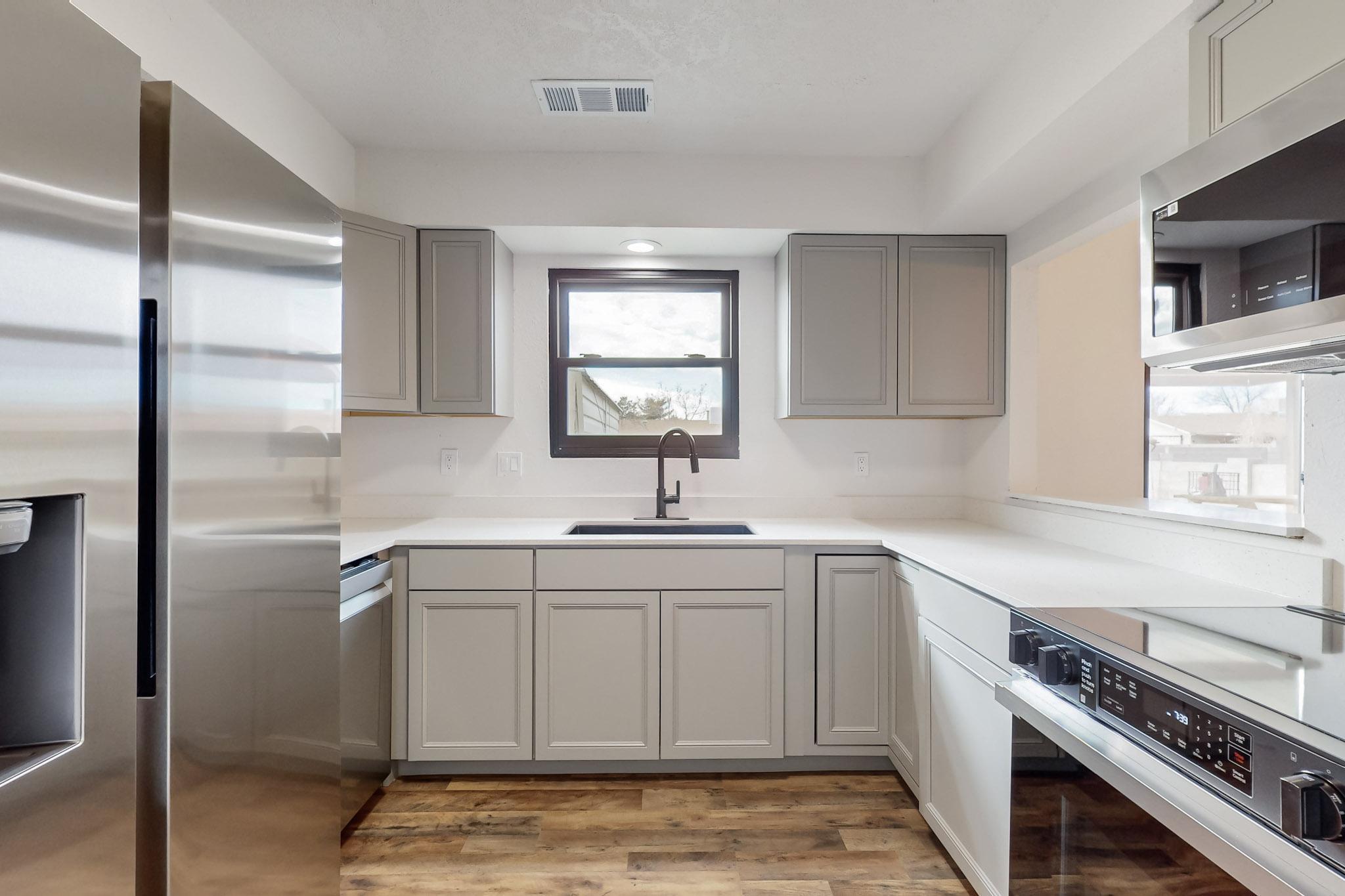1670 BOREALIS Avenue SE