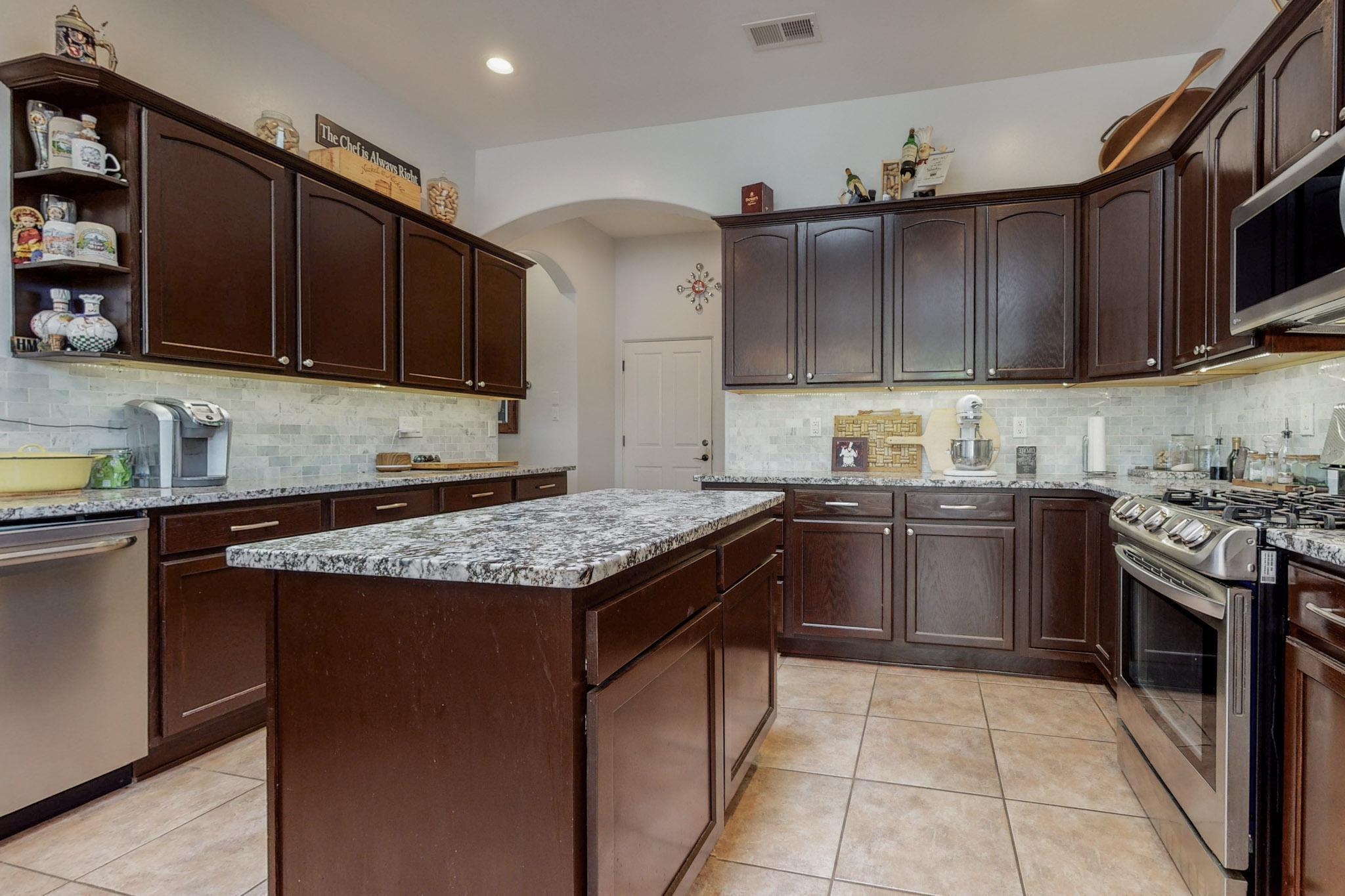 733 SONORA Road NE