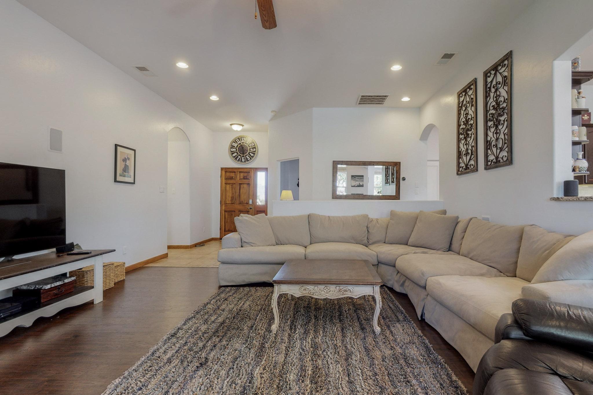 733 SONORA Road NE