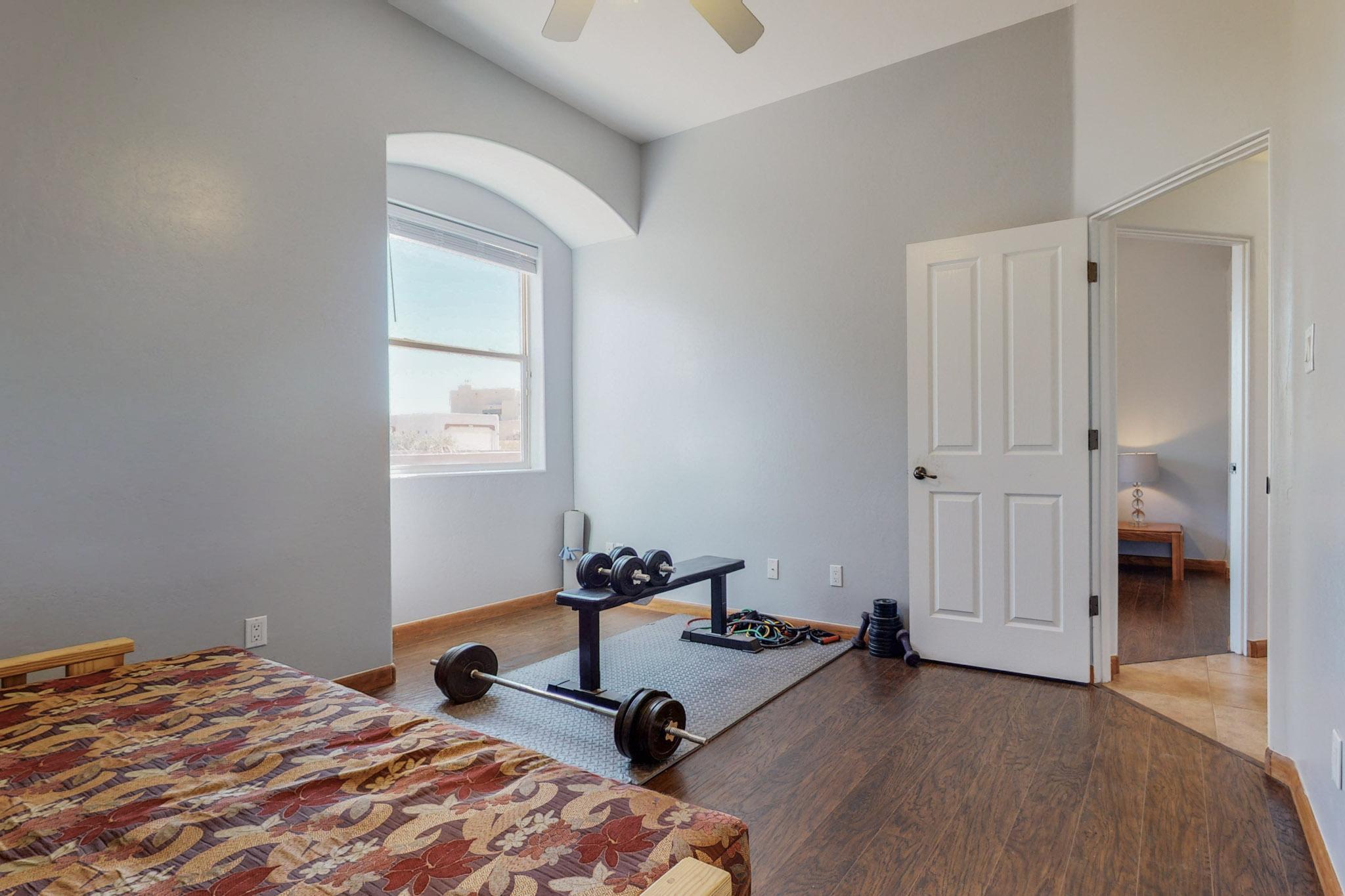 733 SONORA Road NE