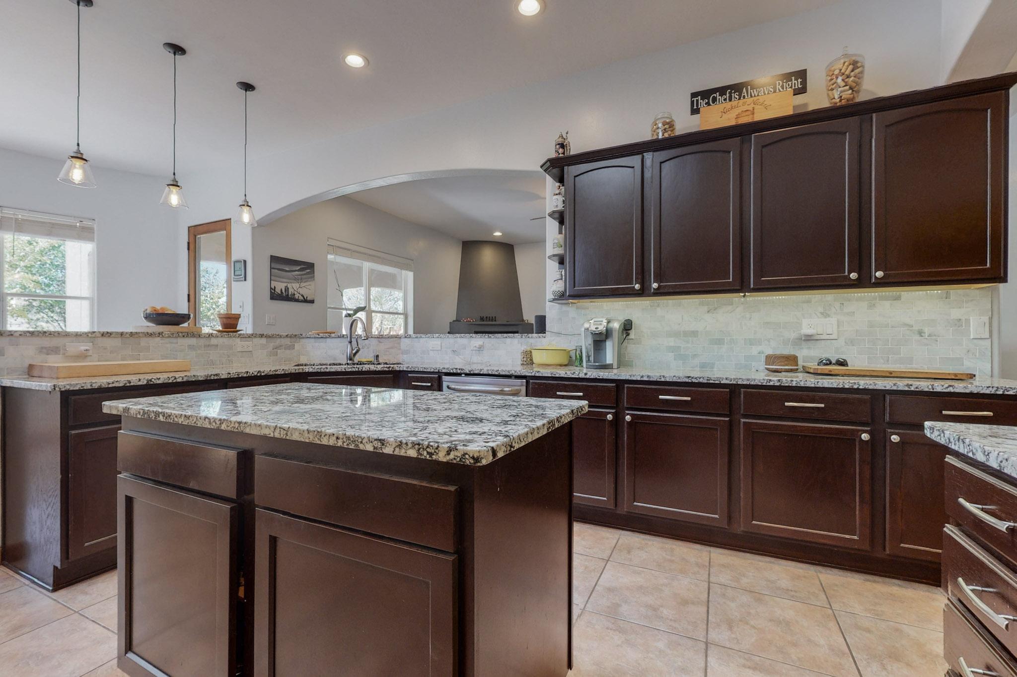 733 SONORA Road NE
