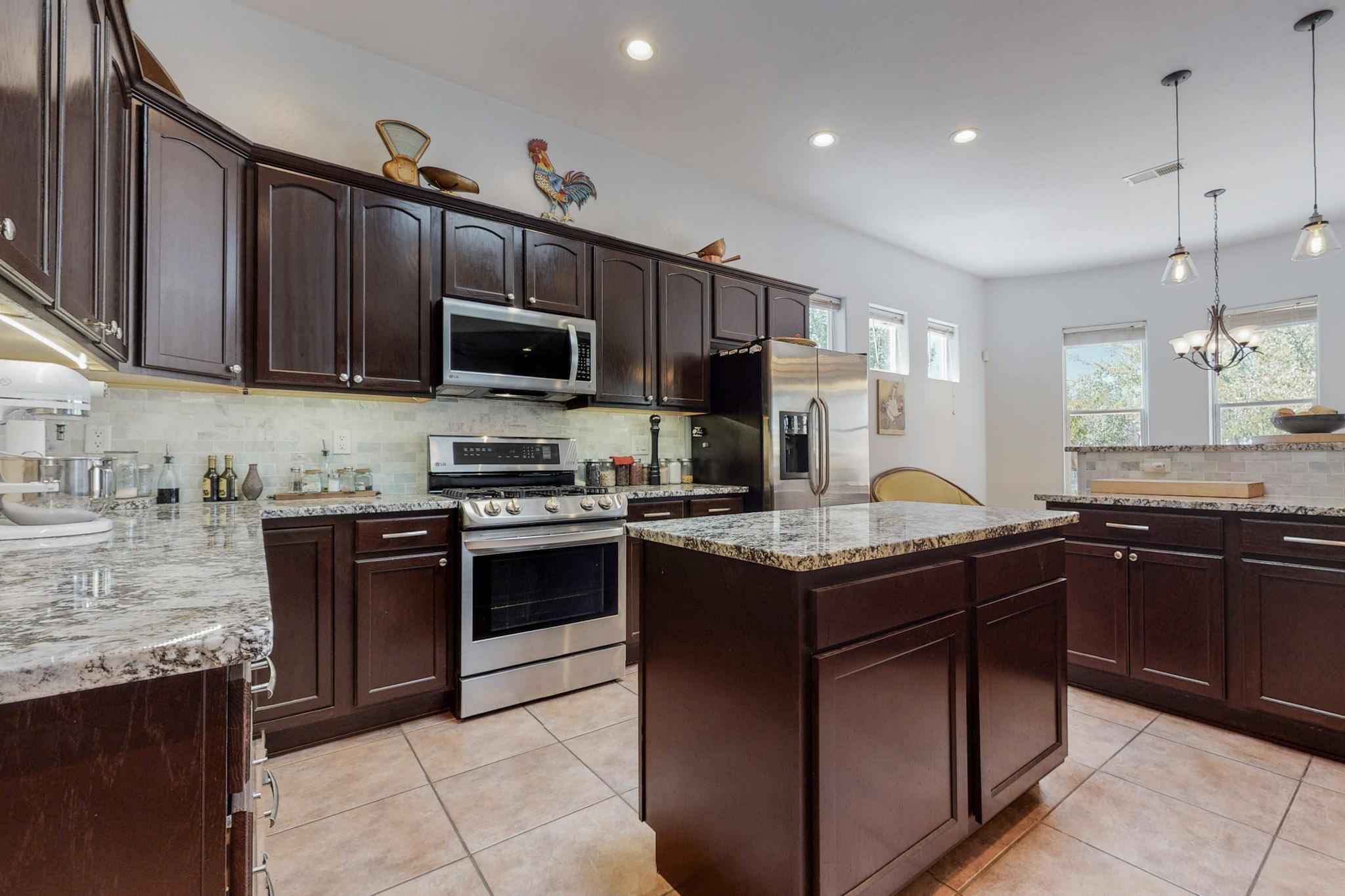 733 SONORA Road NE